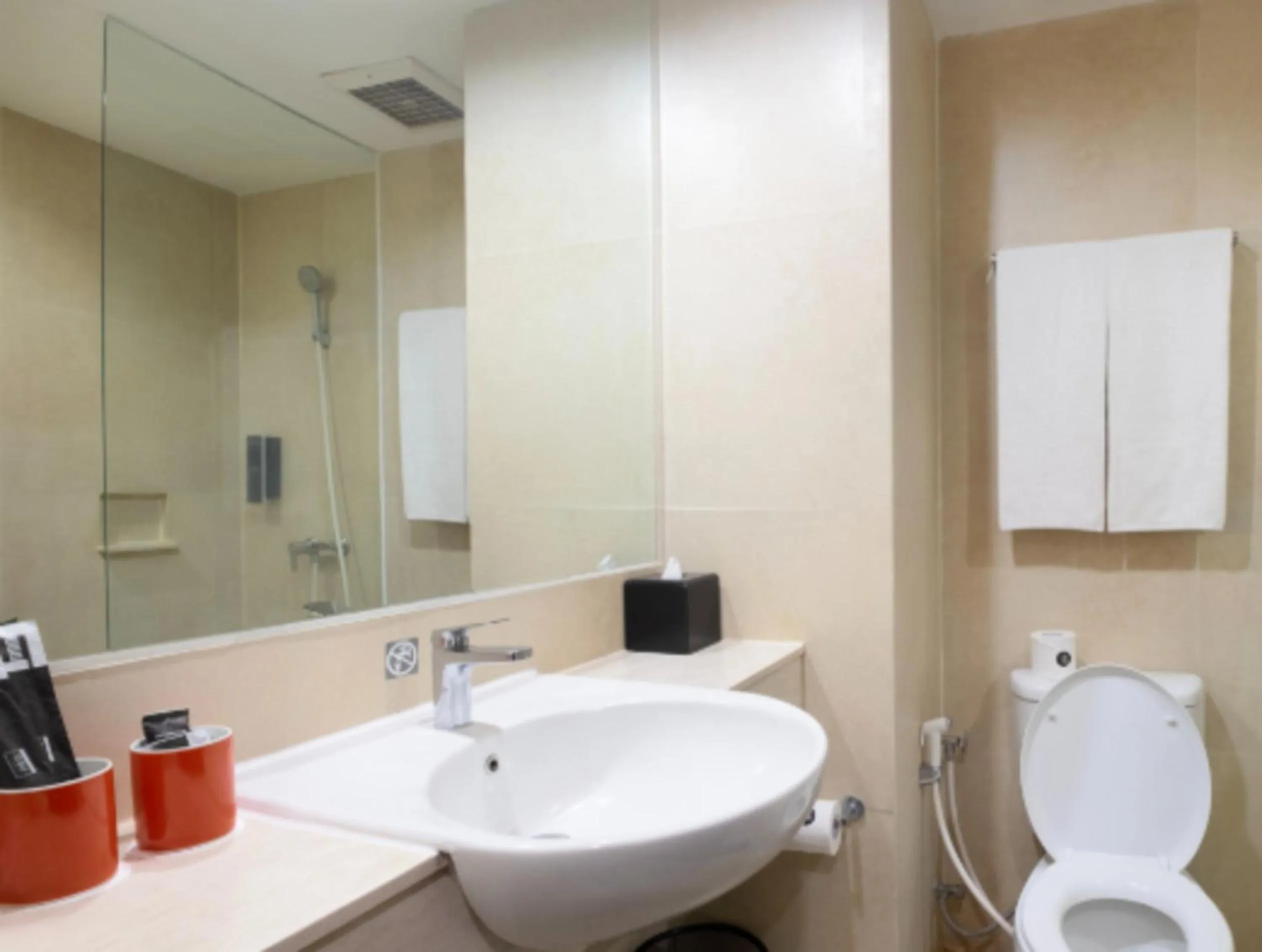 Bathroom in Hotel NEO Cirebon by ASTON