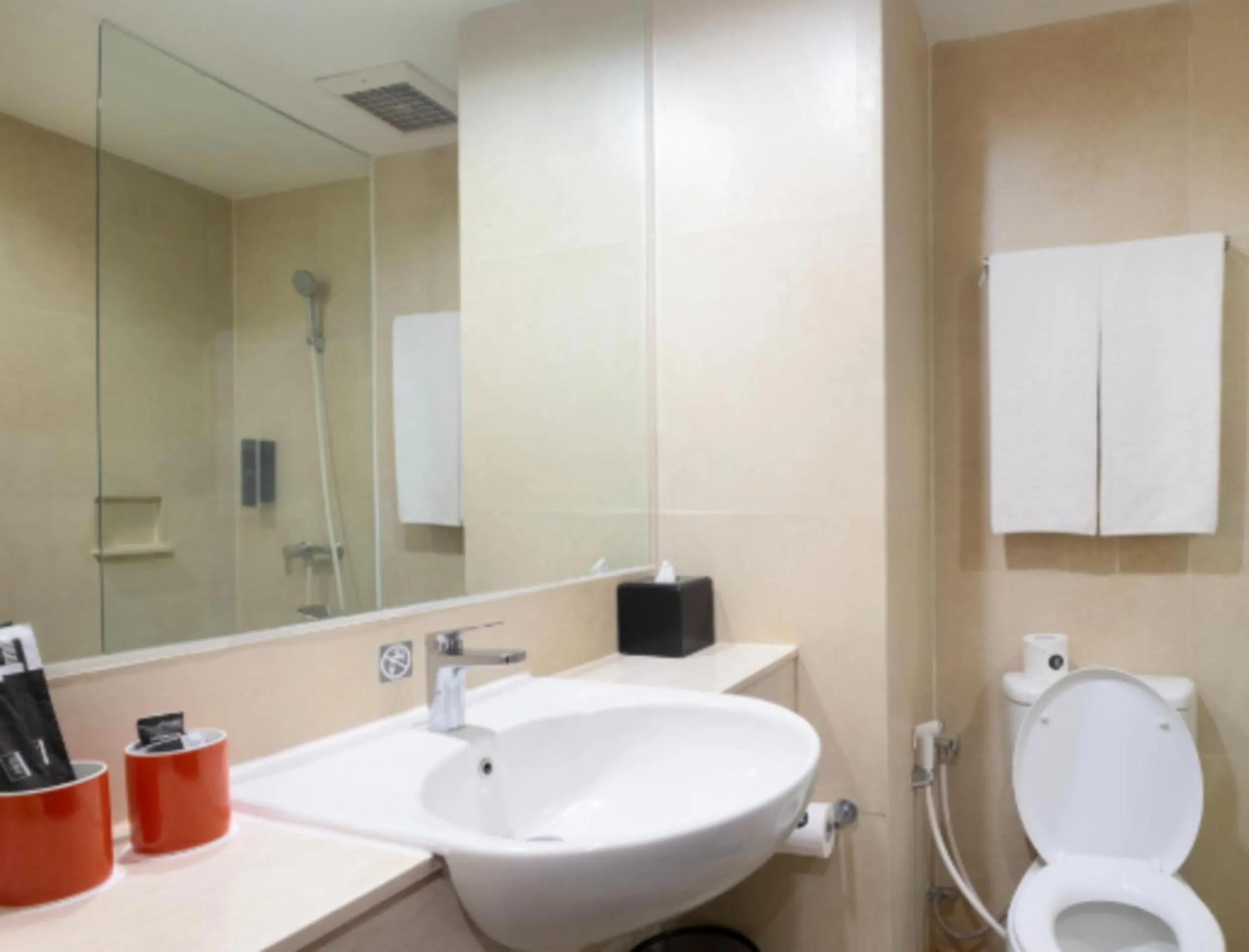 Bathroom in Hotel NEO Cirebon by ASTON