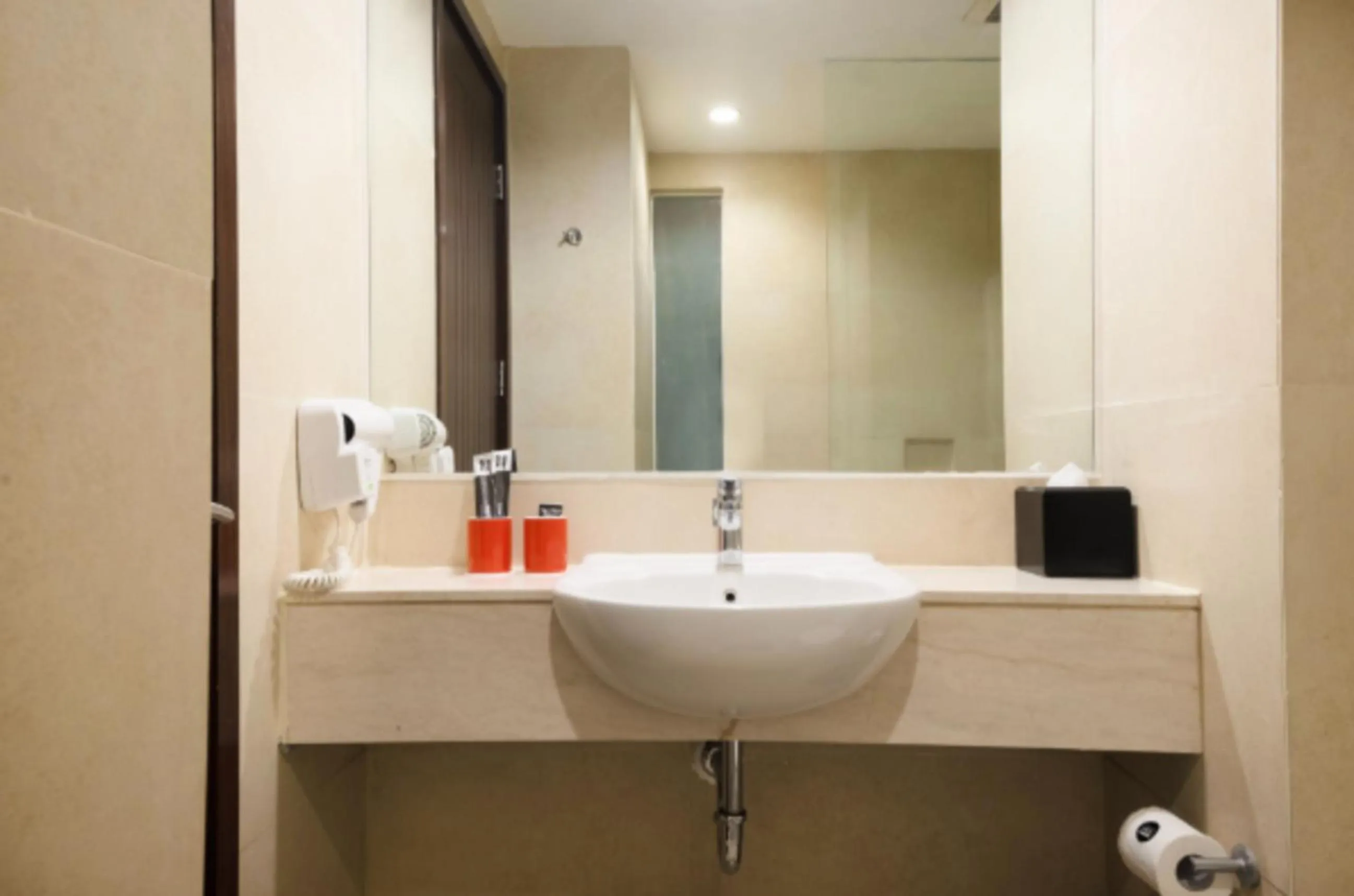 Bathroom in Hotel NEO Cirebon by ASTON