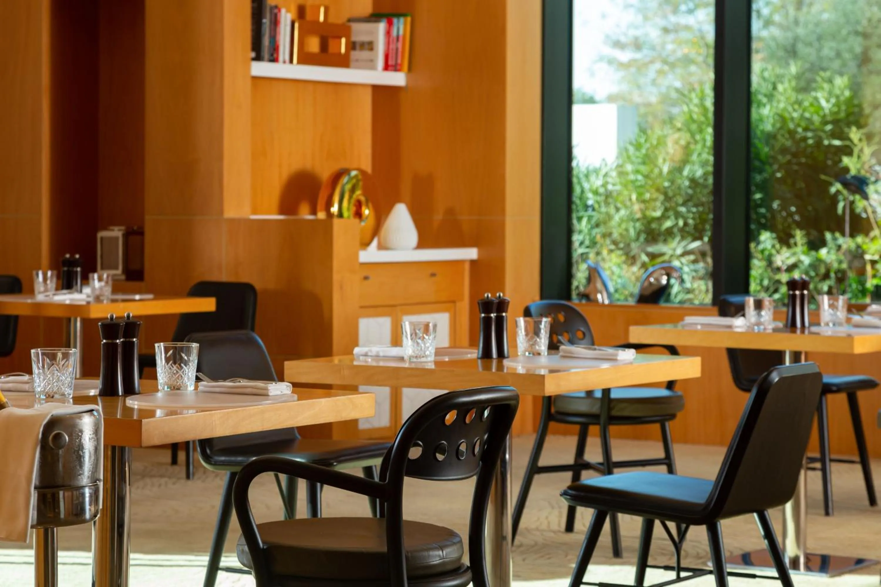 Lounge or bar in Baku Marriott Hotel Boulevard