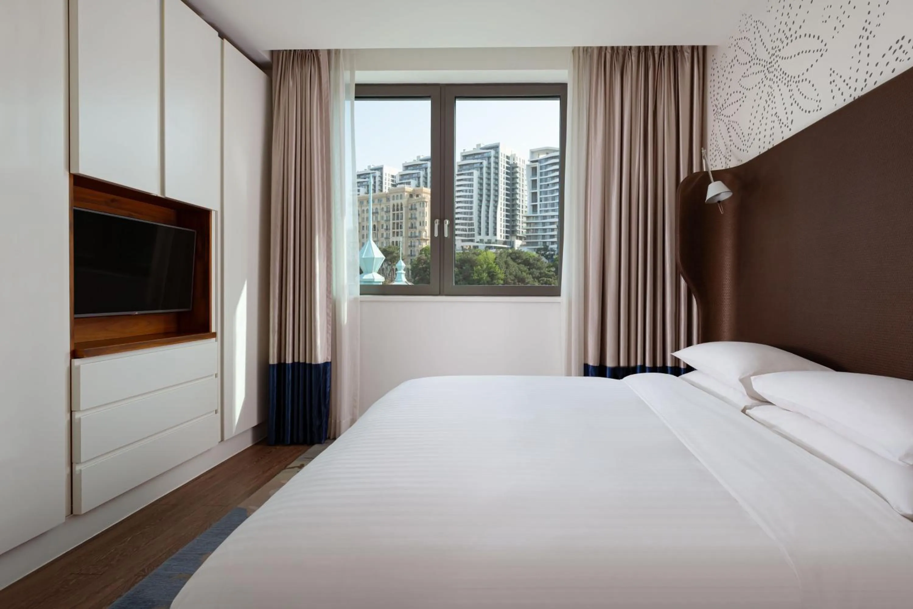 Bedroom, Bed in Sheraton Baku Intourist