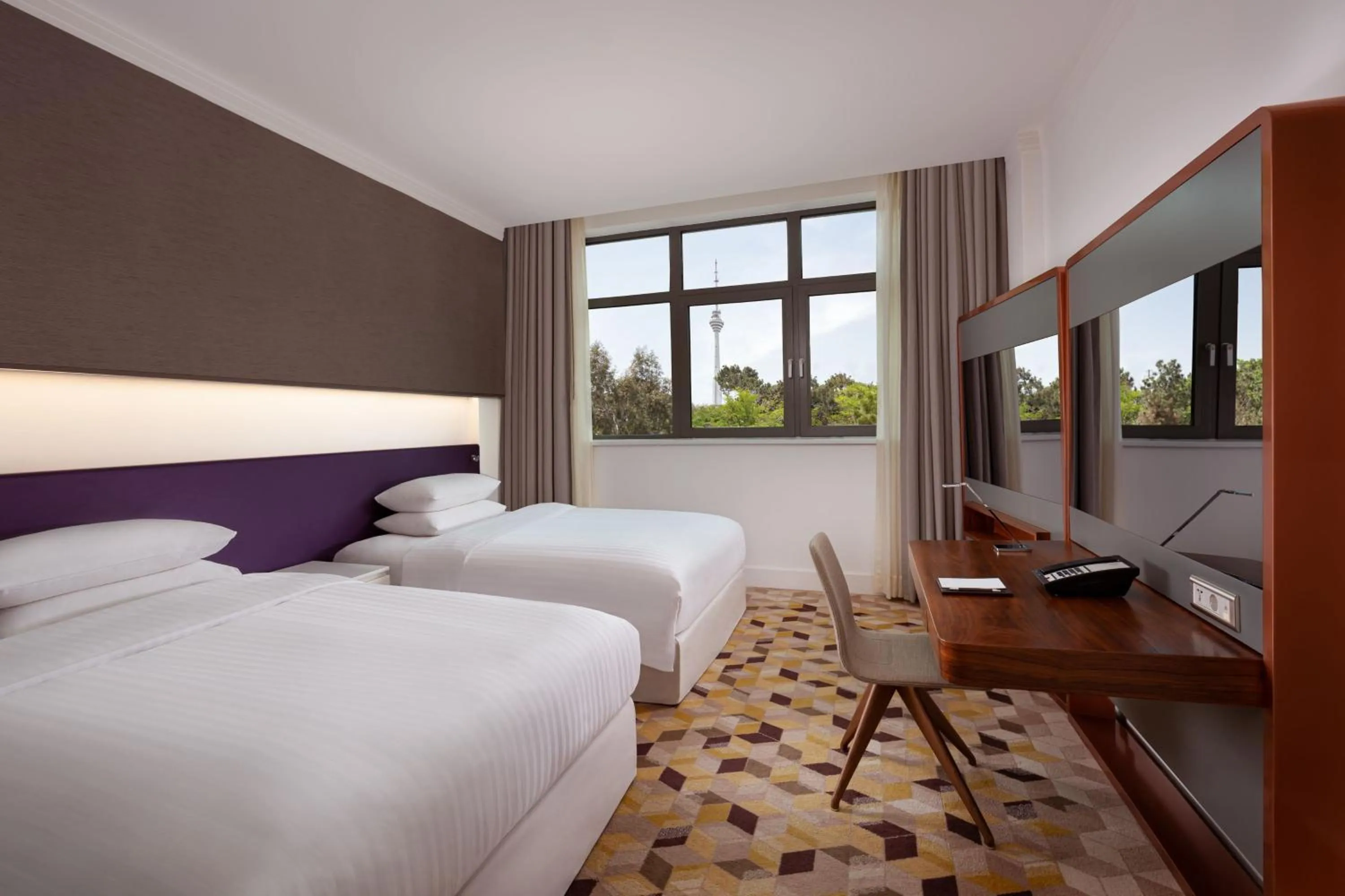 Photo of the whole room, Bed in Sheraton Baku Intourist