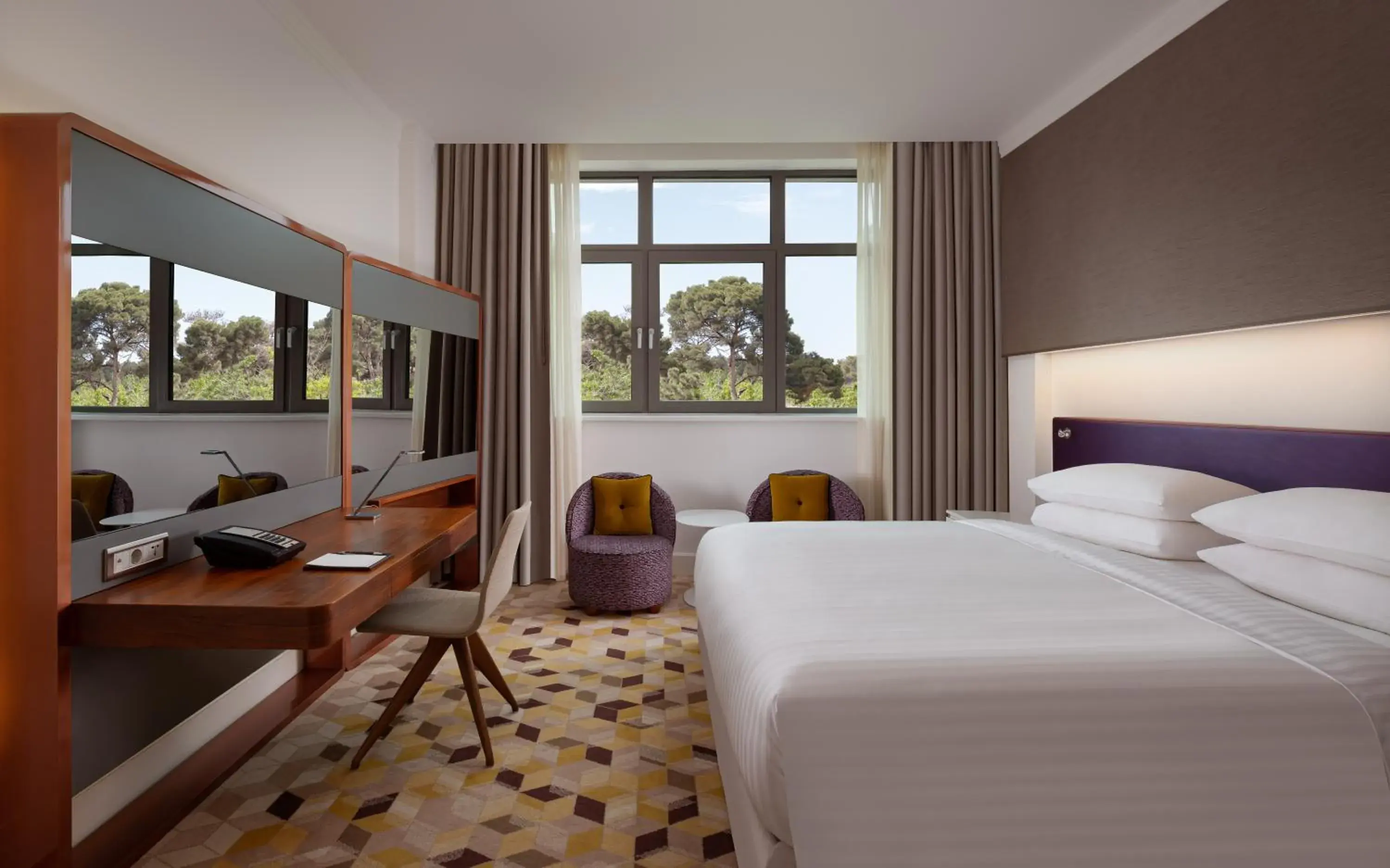 Guest room with 1 King, Garden view in Sheraton Baku Intourist Guest room with 1 King, Garden view in Sheraton Baku Intourist