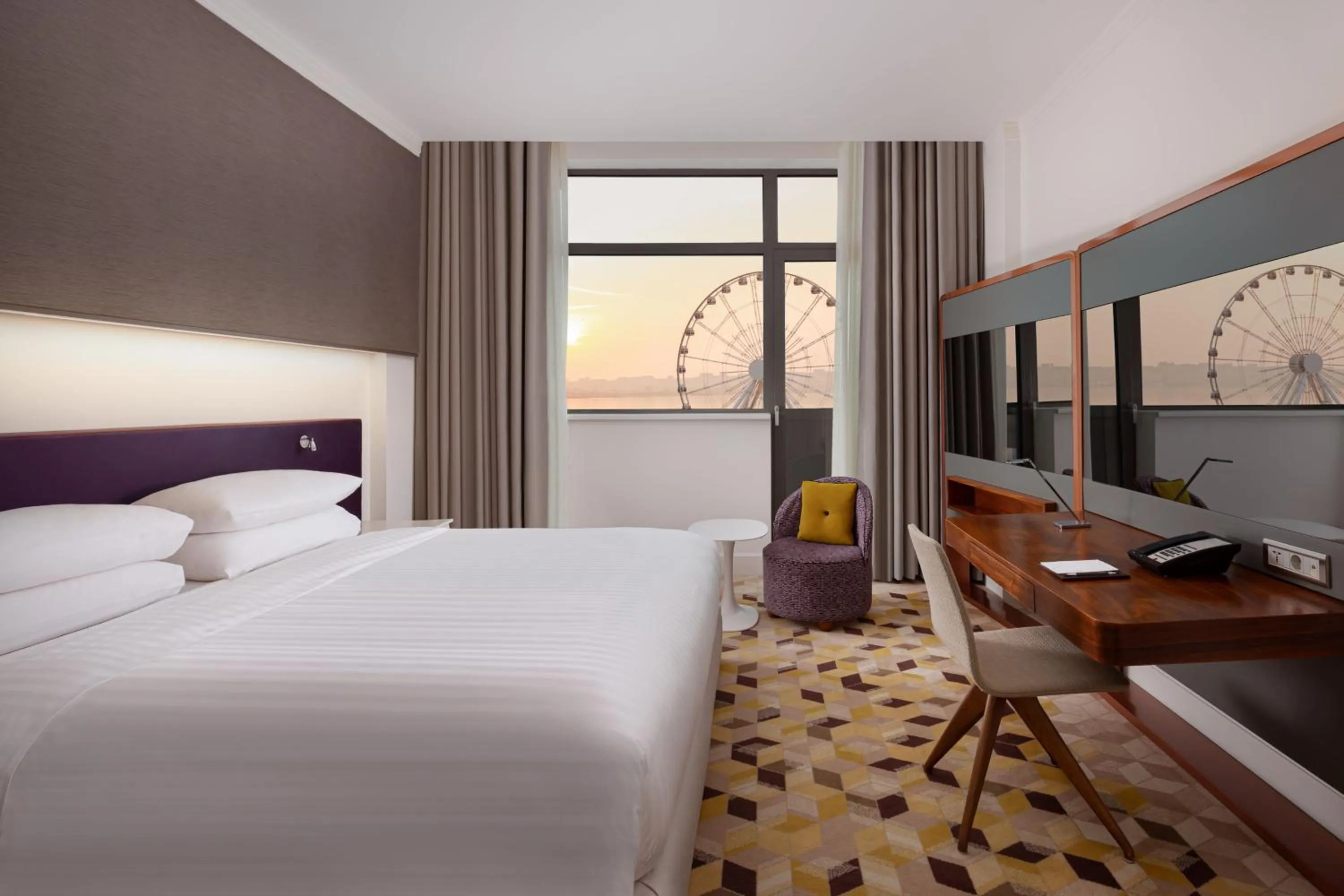 Photo of the whole room, Bed in Sheraton Baku Intourist