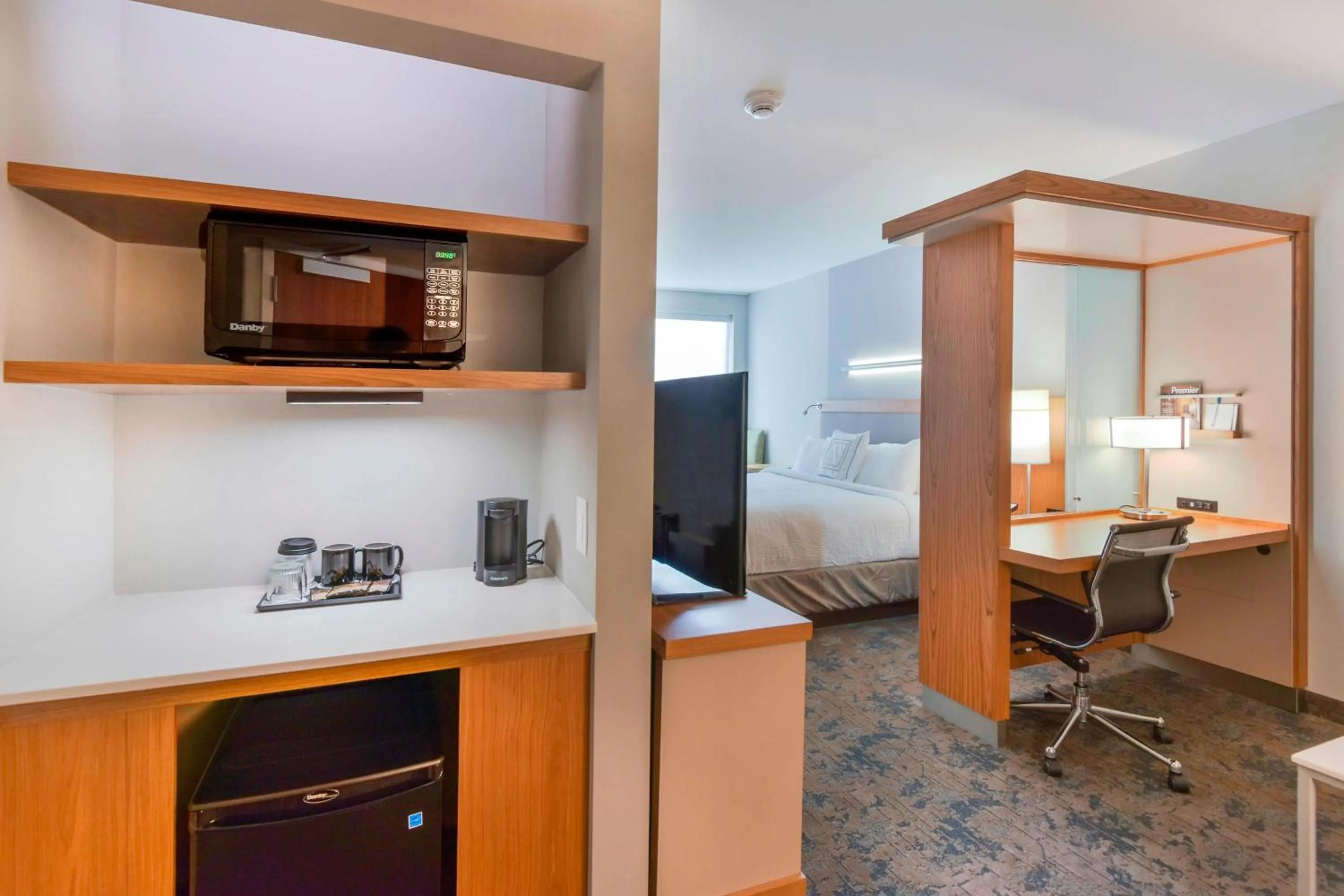 Kitchen or kitchenette in SpringHill Suites by Marriott Wilmington Wrightsville Beach