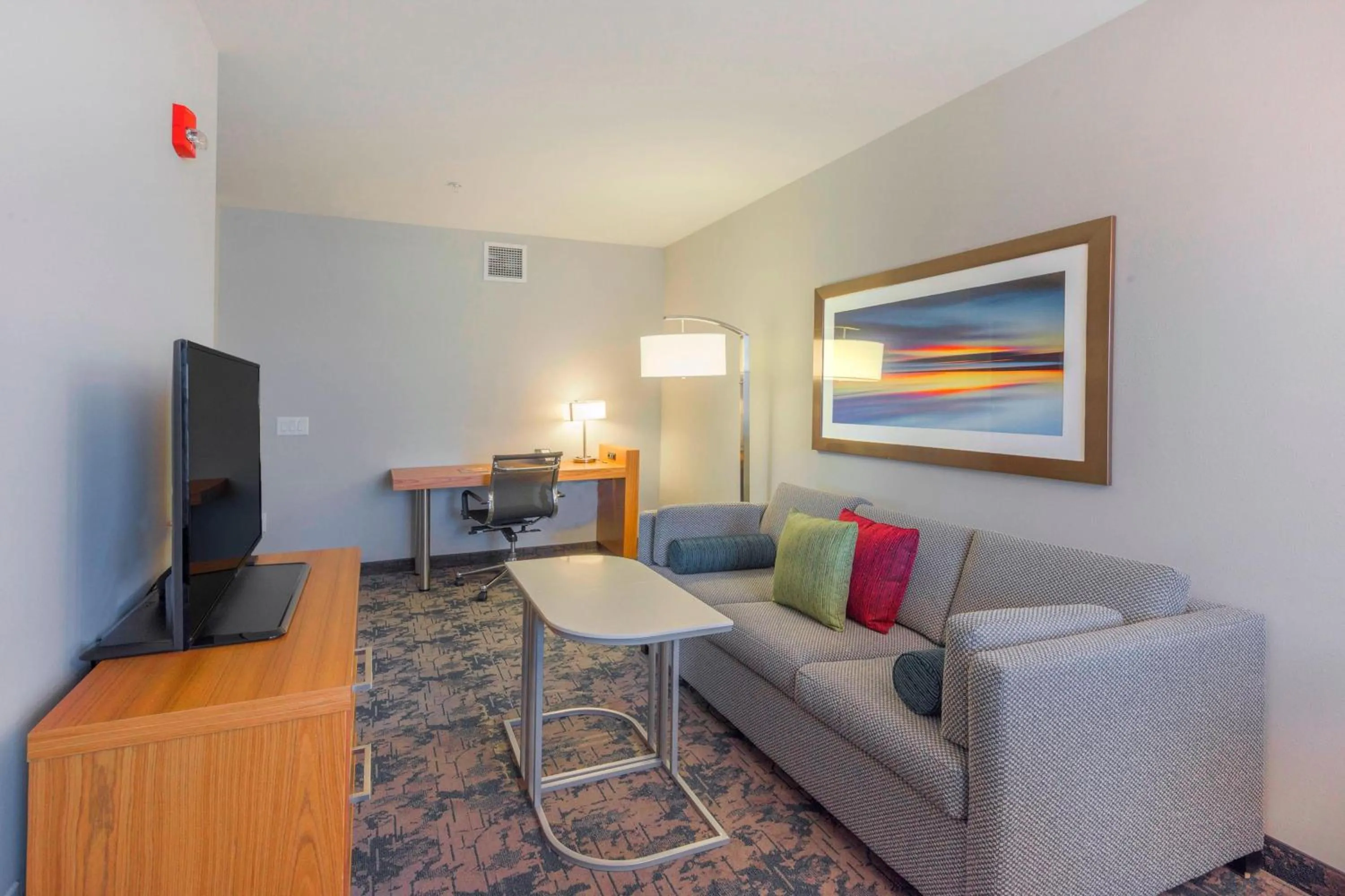 Living room in SpringHill Suites by Marriott Wilmington Wrightsville Beach
