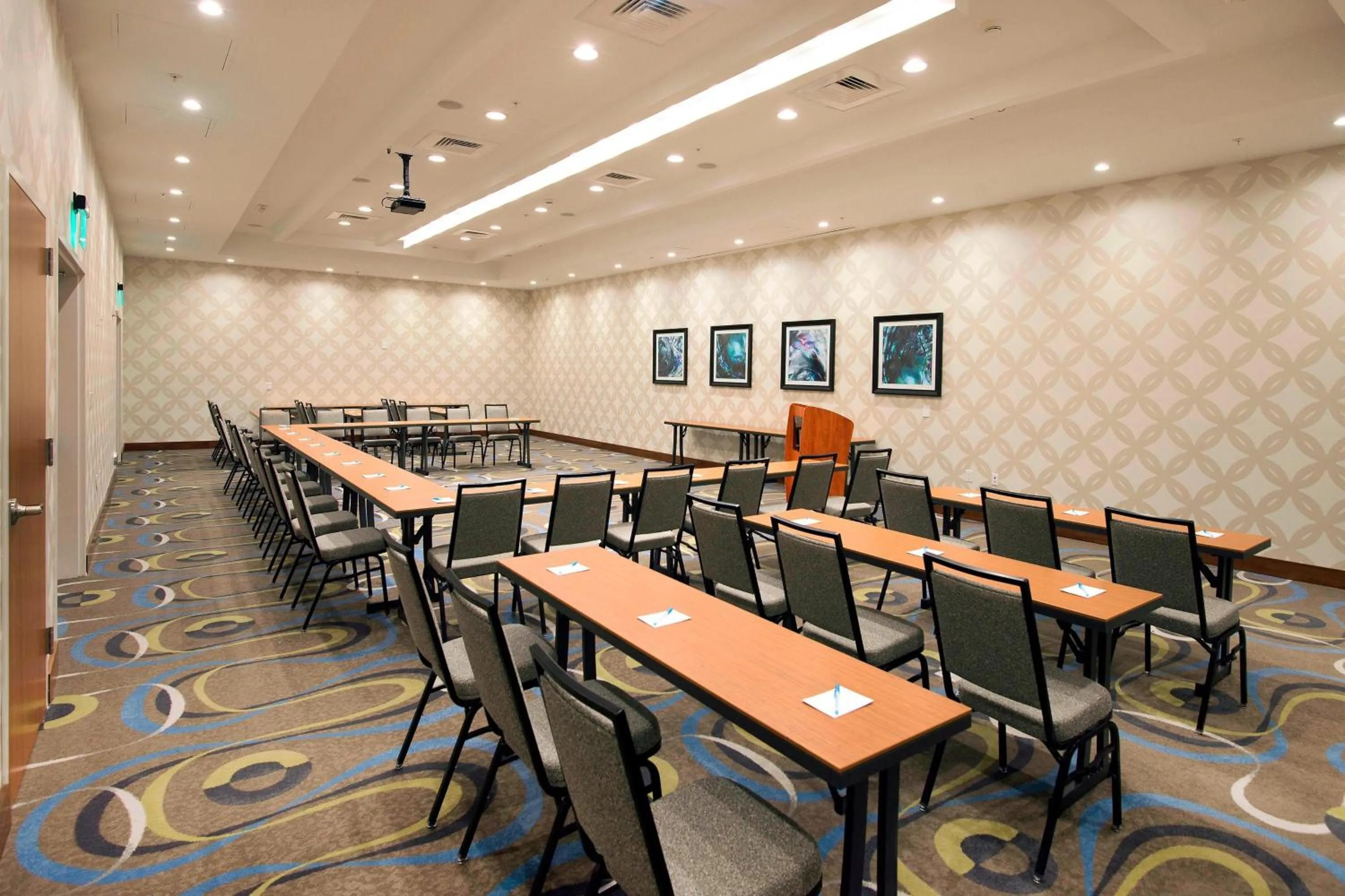 Meeting/conference room in SpringHill Suites by Marriott Wilmington Wrightsville Beach