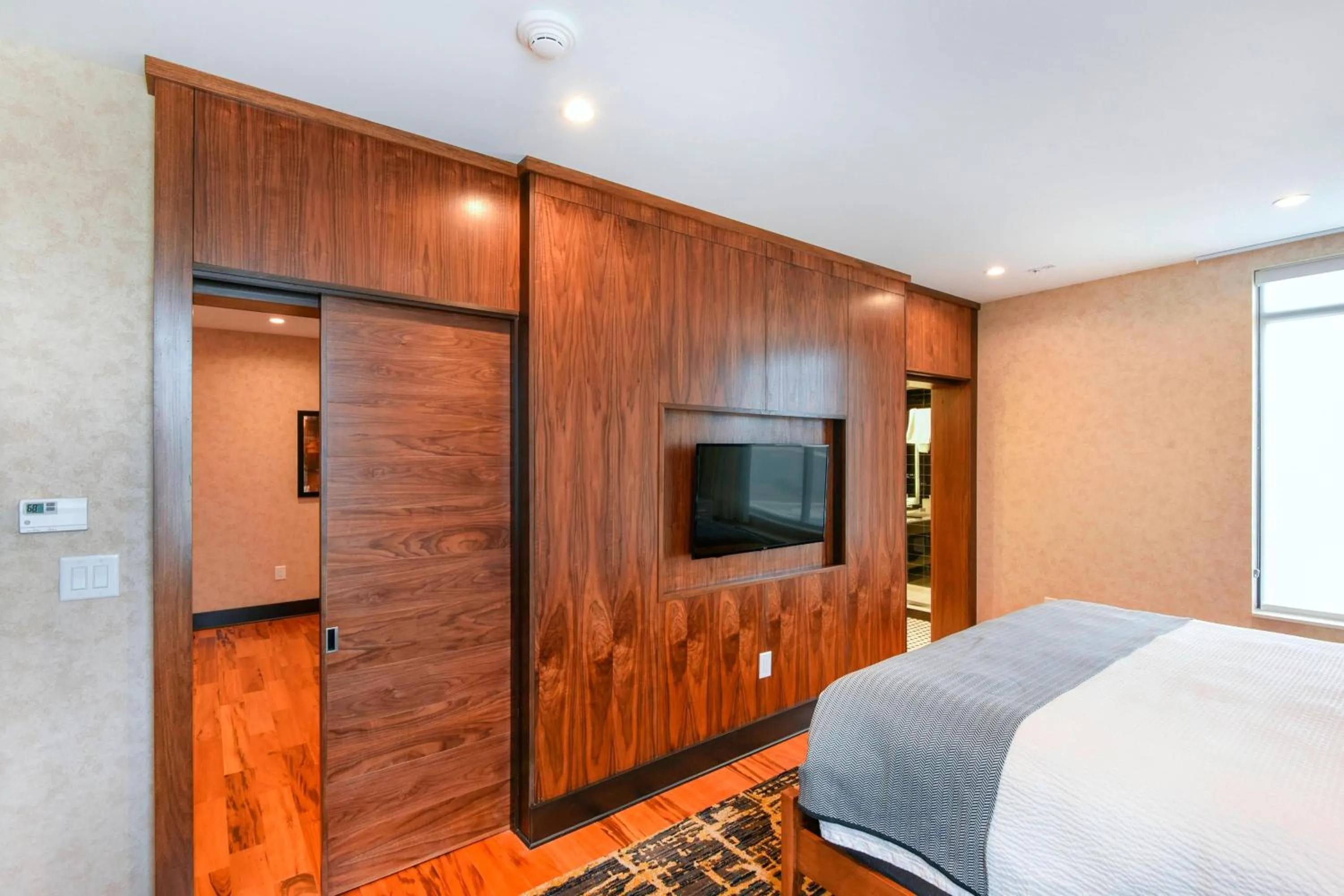 Bedroom, Bed in SpringHill Suites by Marriott Wilmington Wrightsville Beach