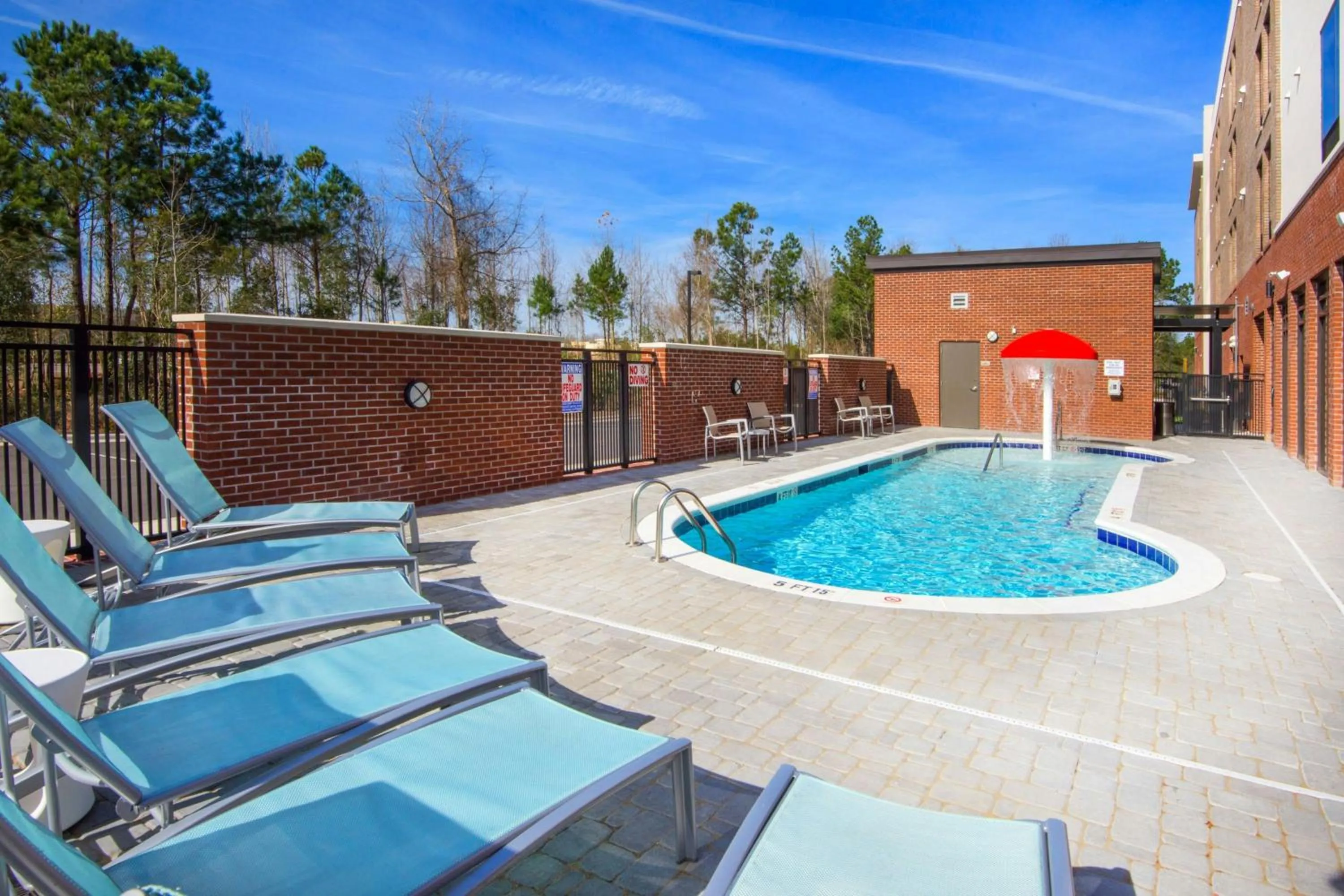 Swimming pool in SpringHill Suites by Marriott Wilmington Wrightsville Beach