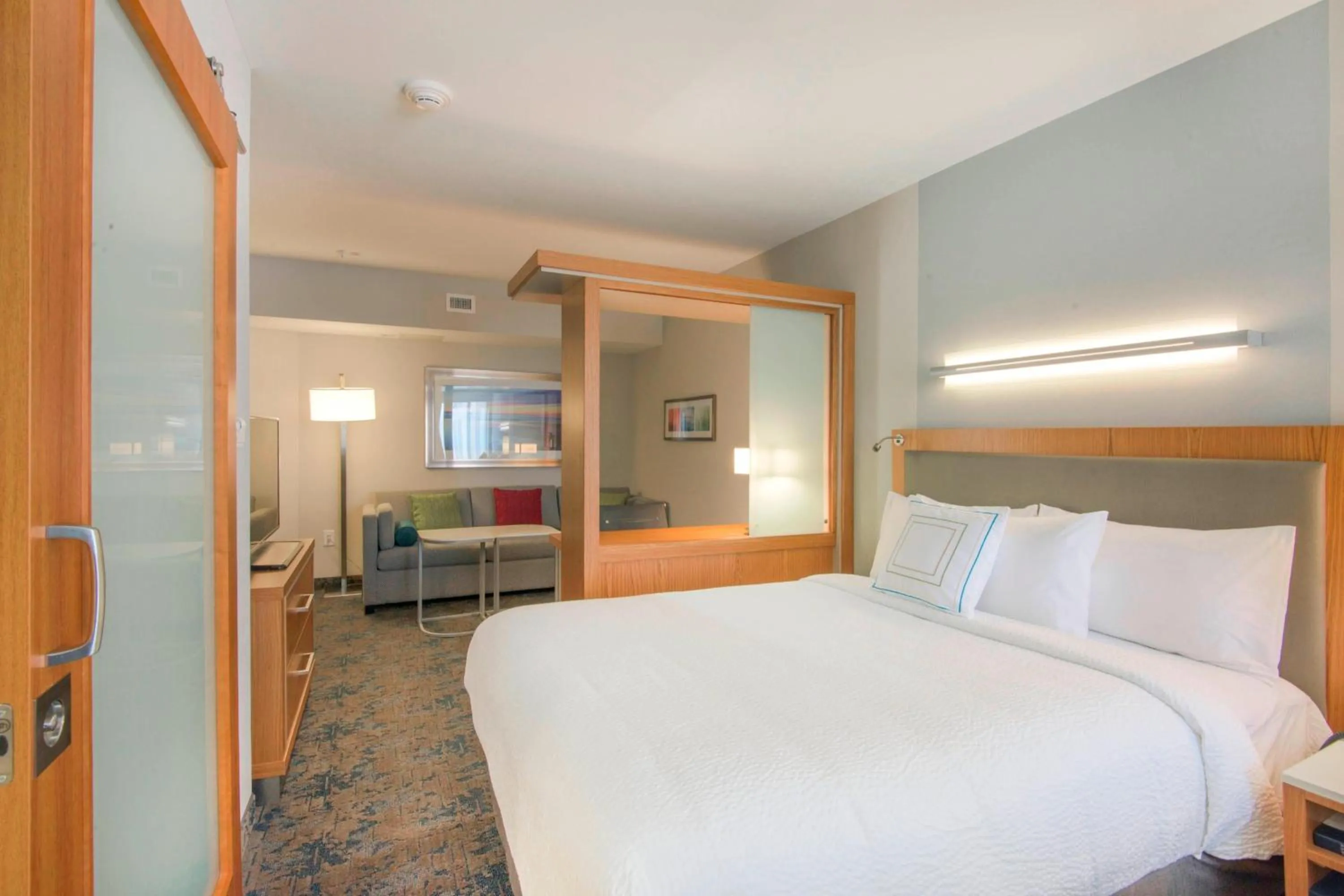 Bedroom, Bed in SpringHill Suites by Marriott Wilmington Wrightsville Beach