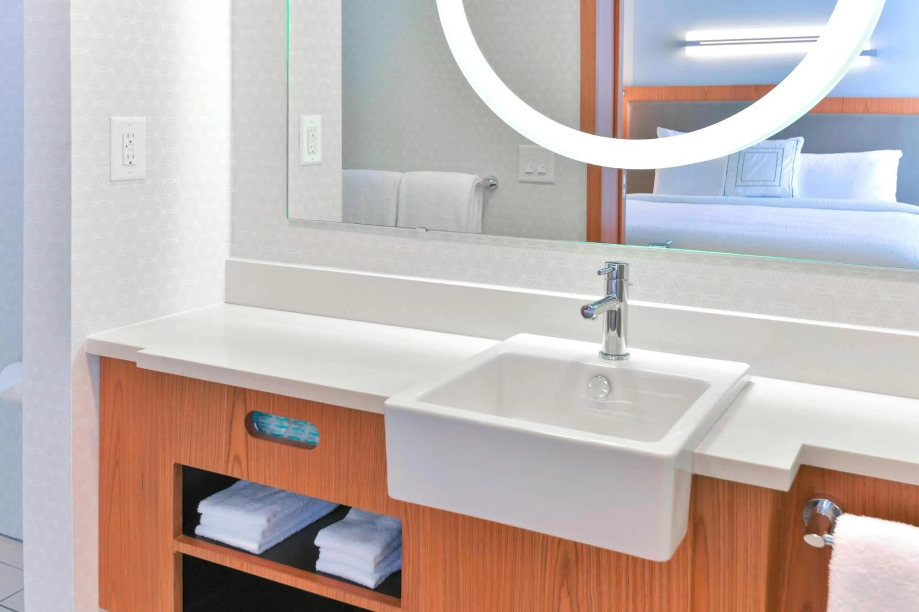 Bathroom in SpringHill Suites by Marriott Wilmington Wrightsville Beach