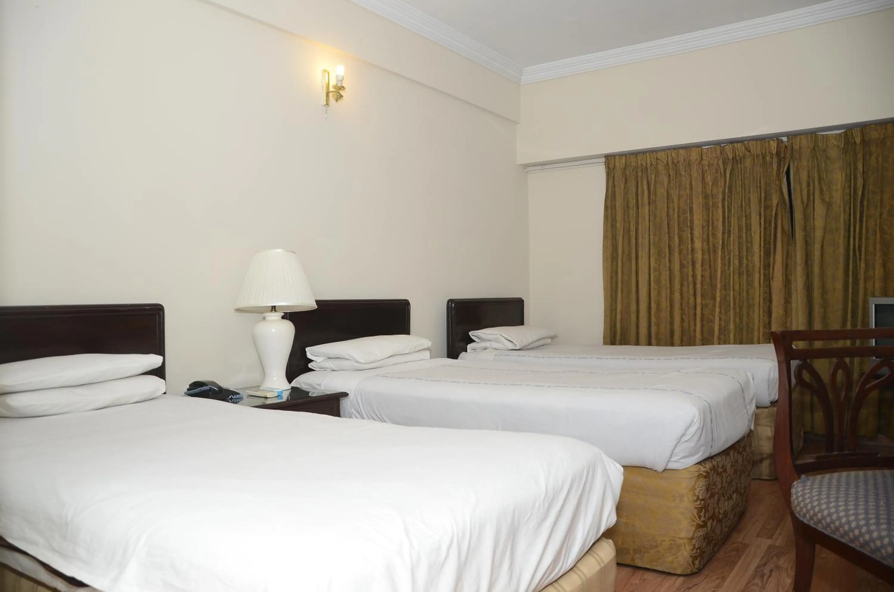 Bedroom, Bed in Carlton Tower Hotel Lahore