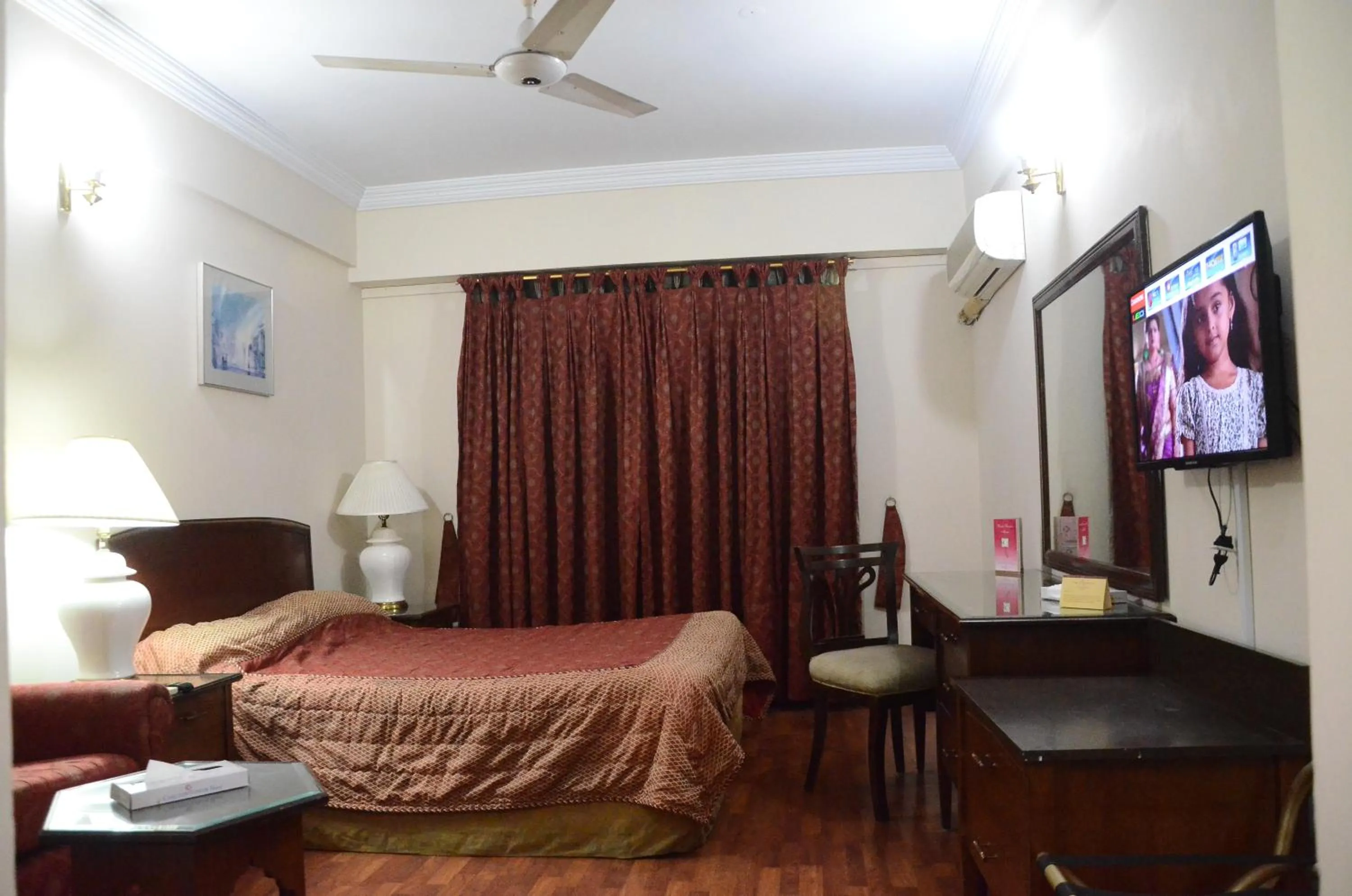 Photo of the whole room, Bed in Carlton Tower Hotel Lahore