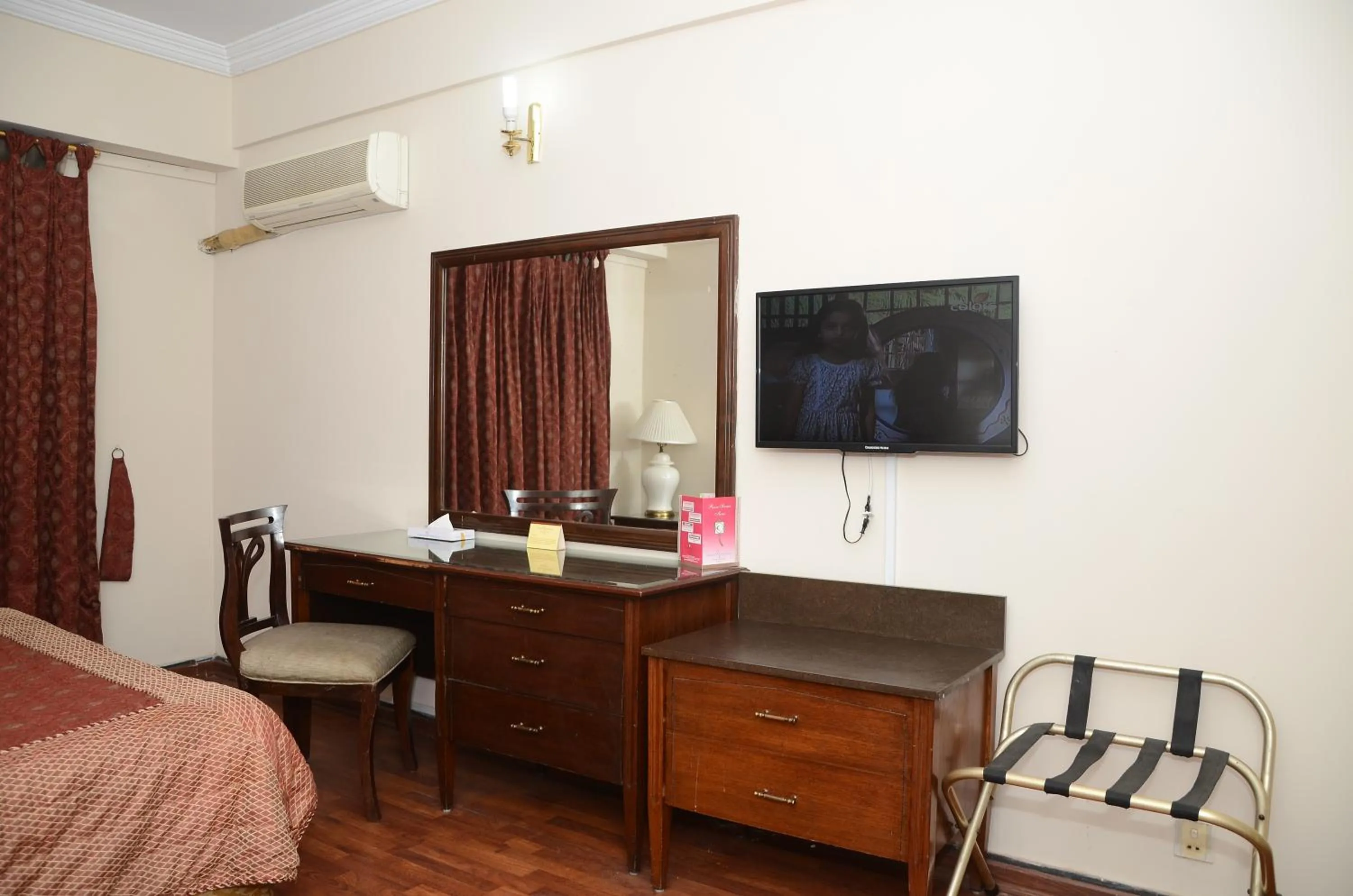 Decorative detail, Bed in Carlton Tower Hotel Lahore