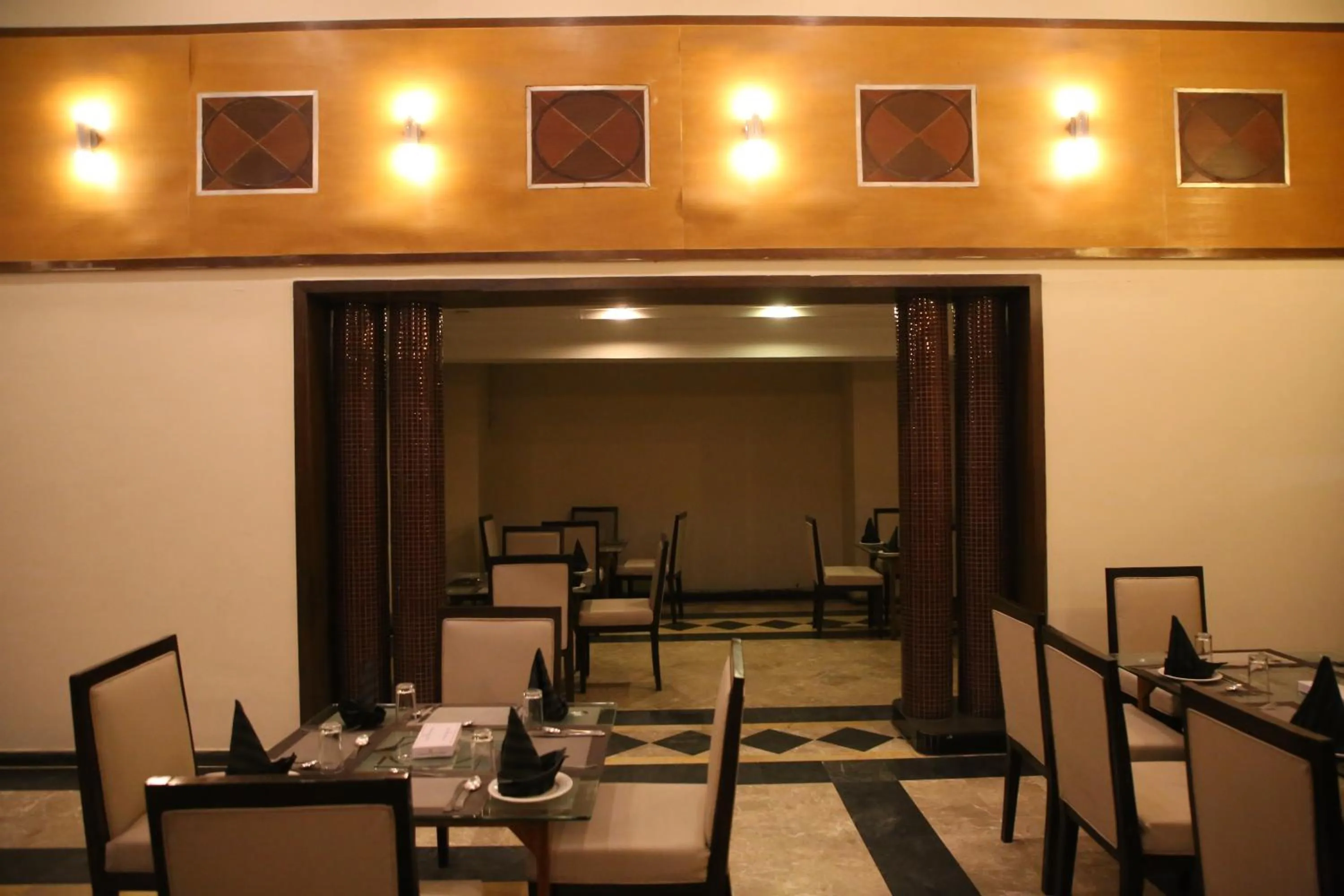 Restaurant/places to eat in Carlton Tower Hotel Lahore