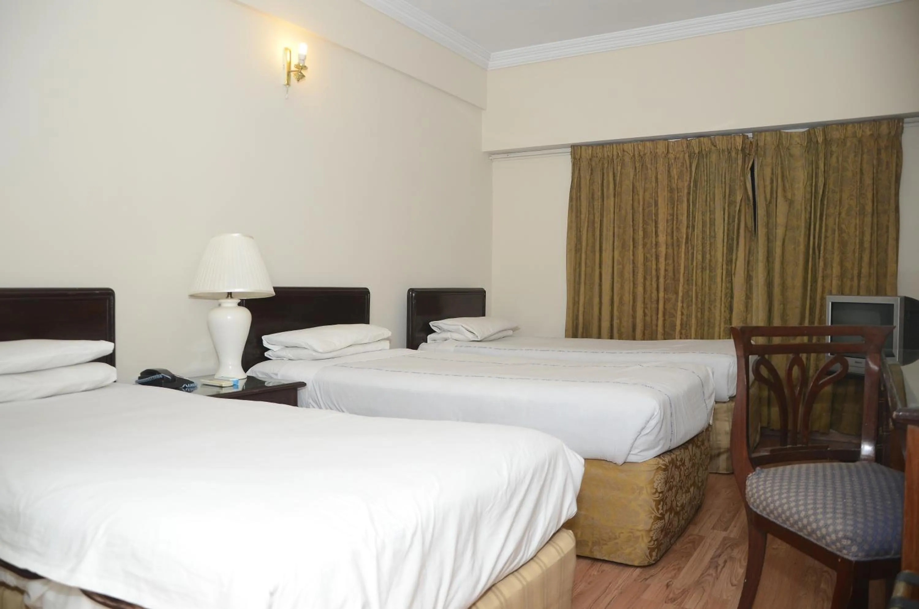 Bedroom, Bed in Carlton Tower Hotel Lahore
