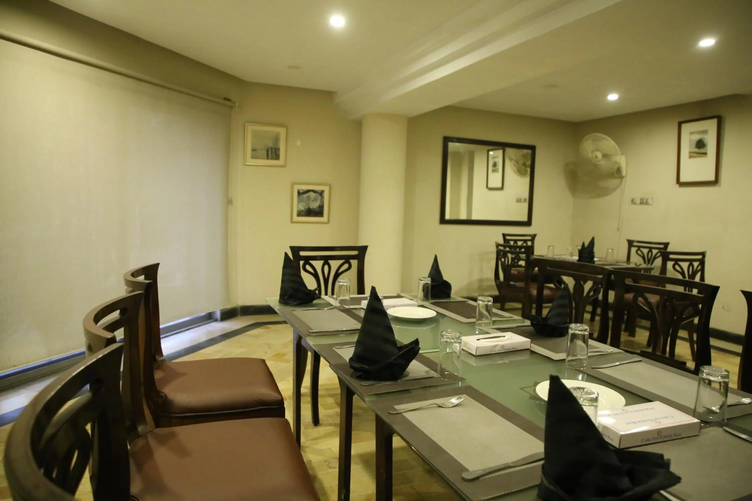 Restaurant/places to eat in Carlton Tower Hotel Lahore