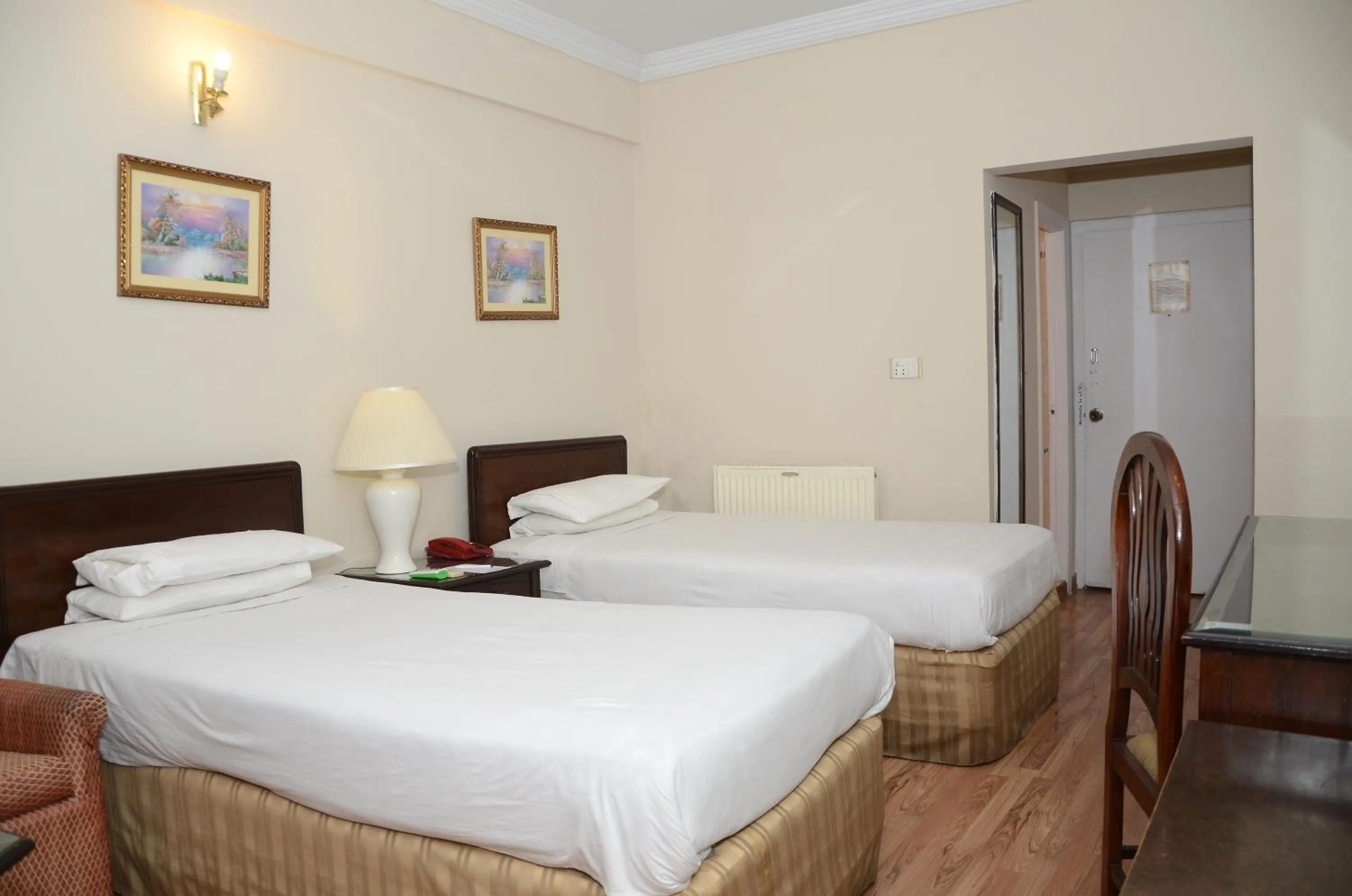 Bedroom, Bed in Carlton Tower Hotel Lahore