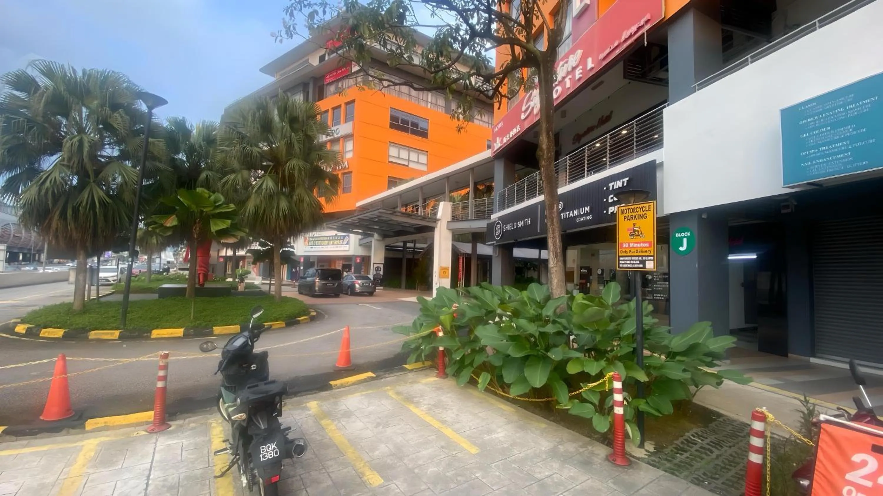 Property building in Signature Hotel by Easy Nap