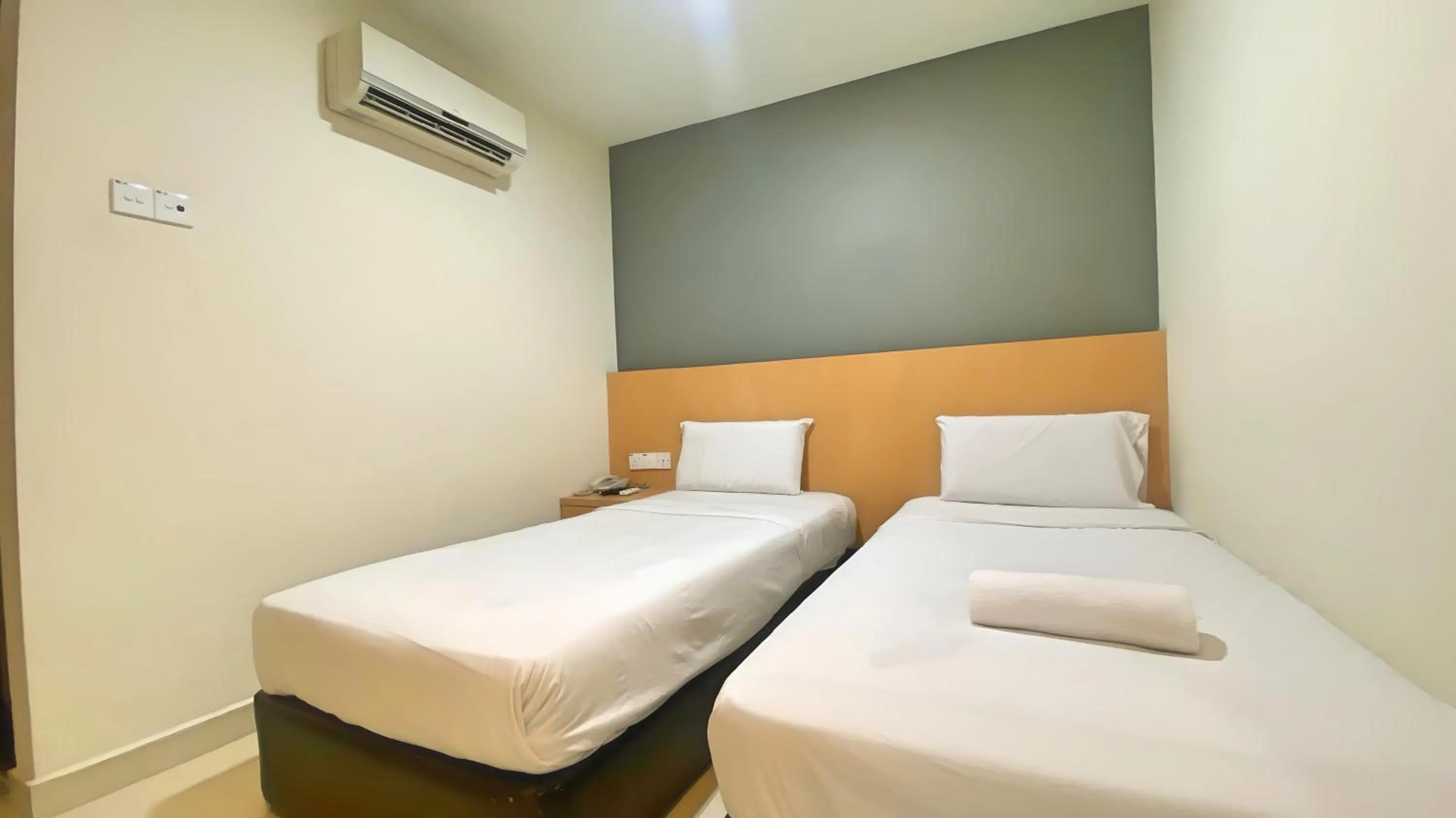 Bedroom, Bed in Signature Hotel by Easy Nap