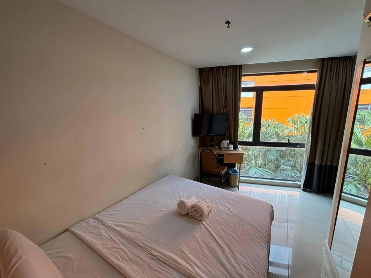 Photo of the whole room, Bed in Signature Hotel by Easy Nap