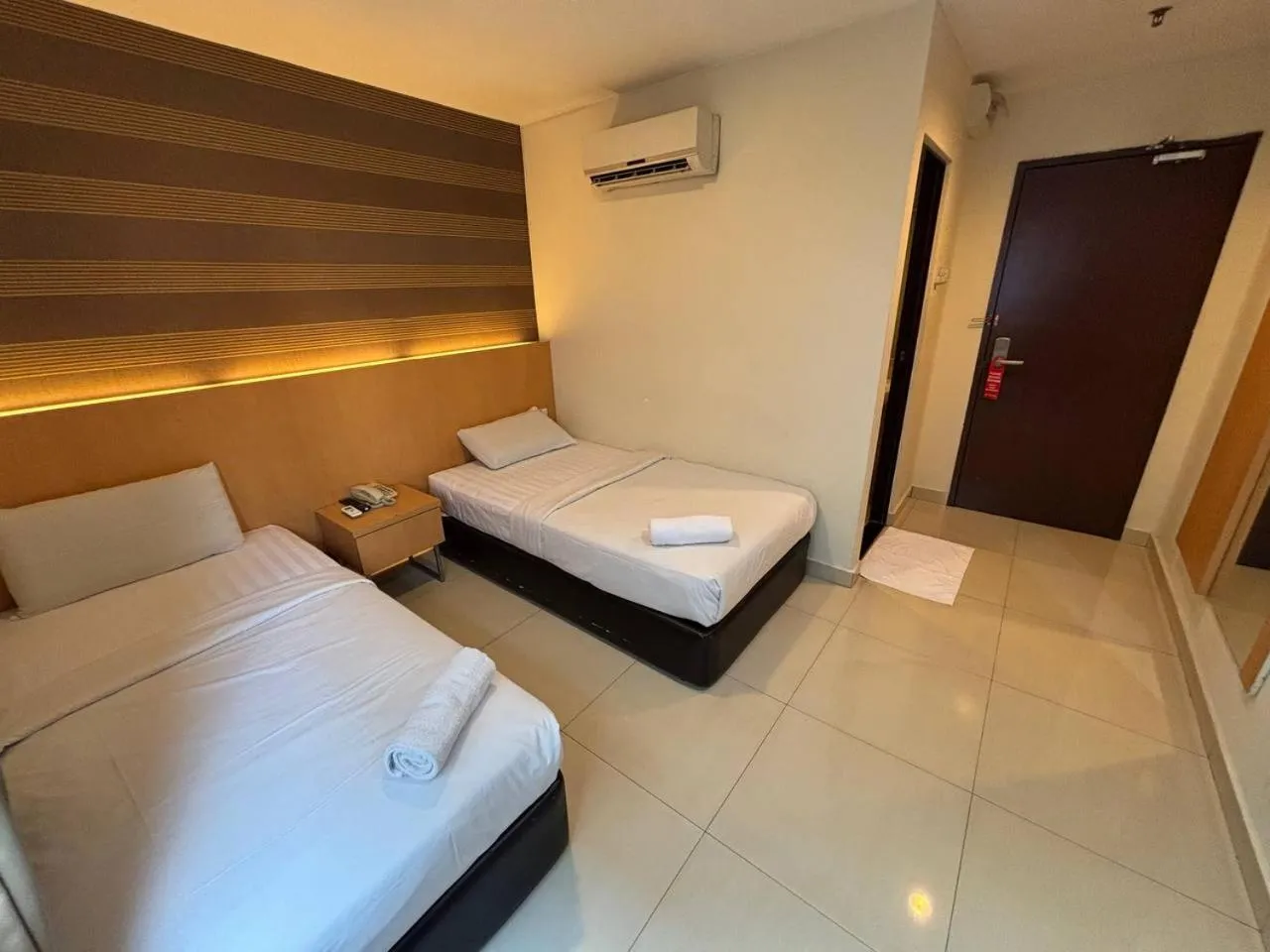 Photo of the whole room, Bed in Signature Hotel by Easy Nap