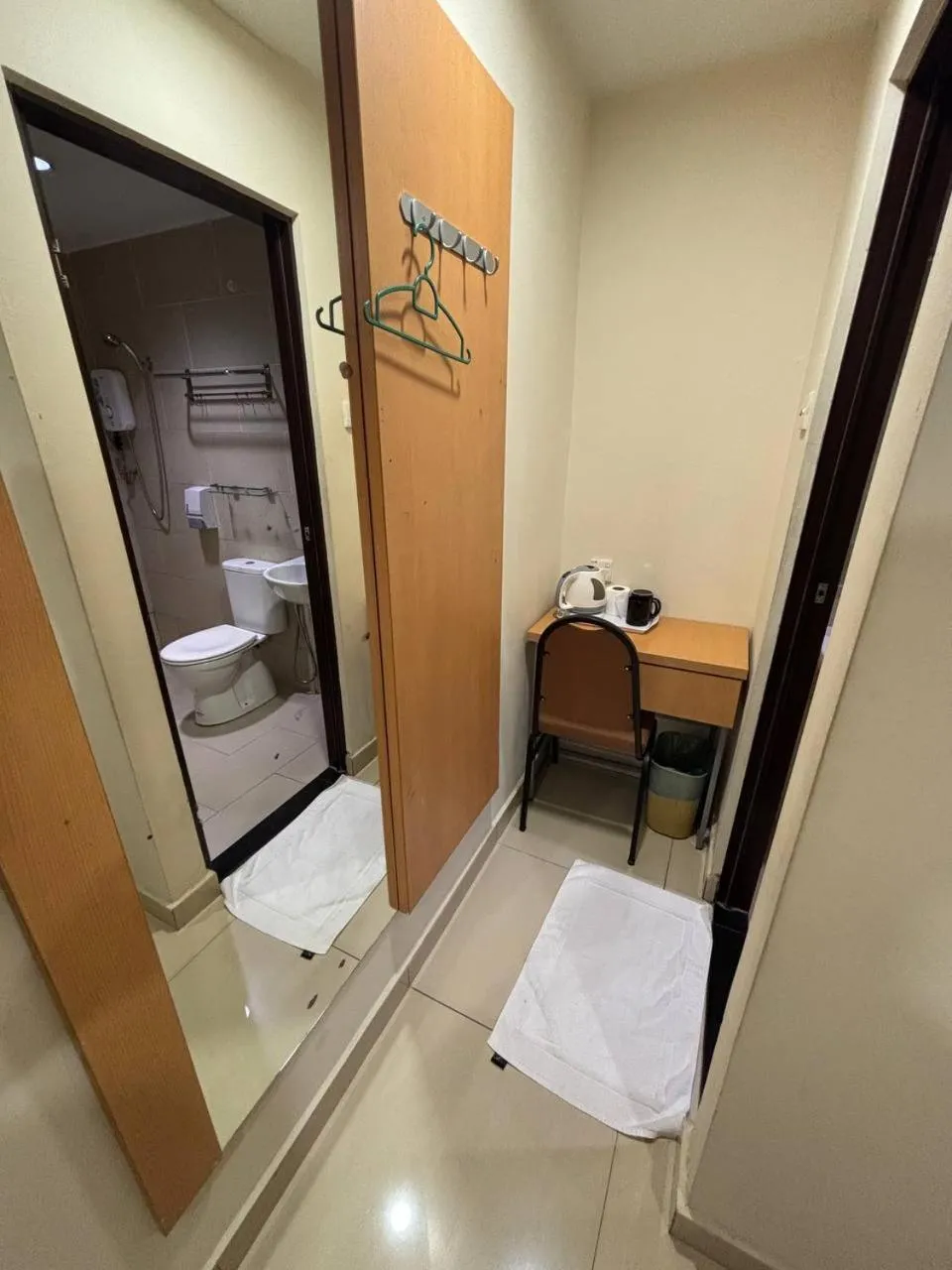 Photo of the whole room in Signature Hotel by Easy Nap