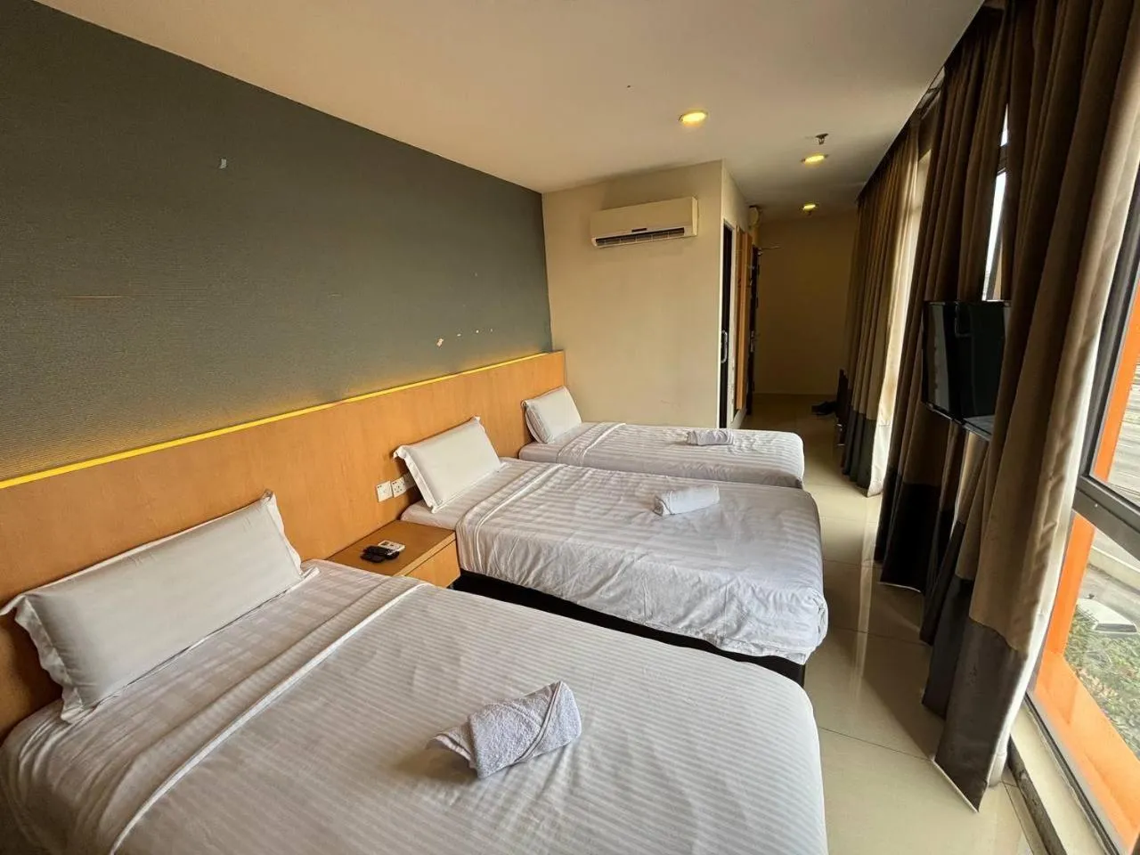 Photo of the whole room, Bed in Signature Hotel by Easy Nap