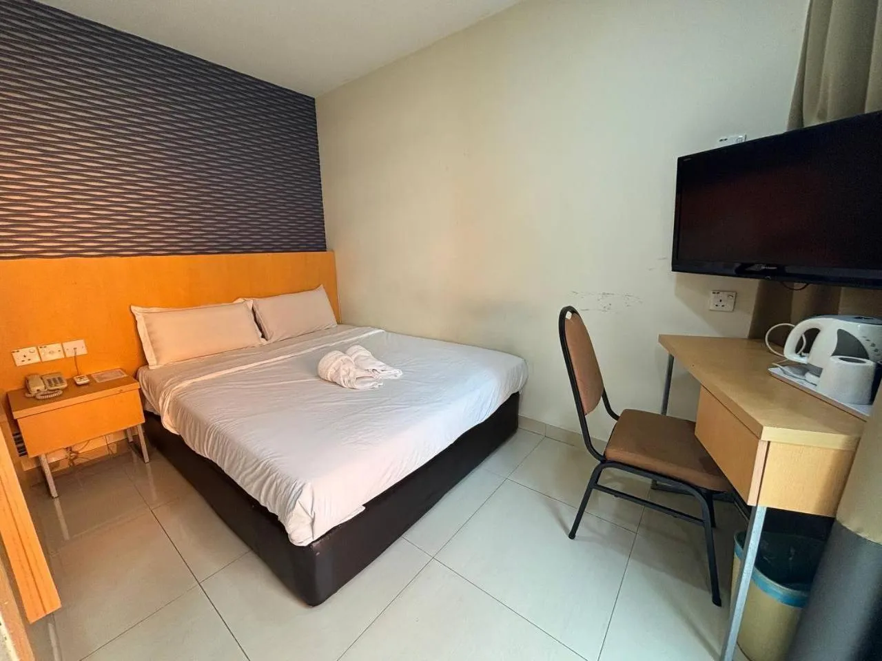 Photo of the whole room, Bed in Signature Hotel by Easy Nap