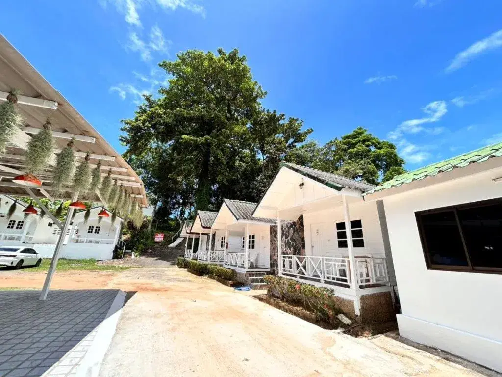 Budget Double Room in Private Paradise Resort Budget Double Room in Private Paradise Resort