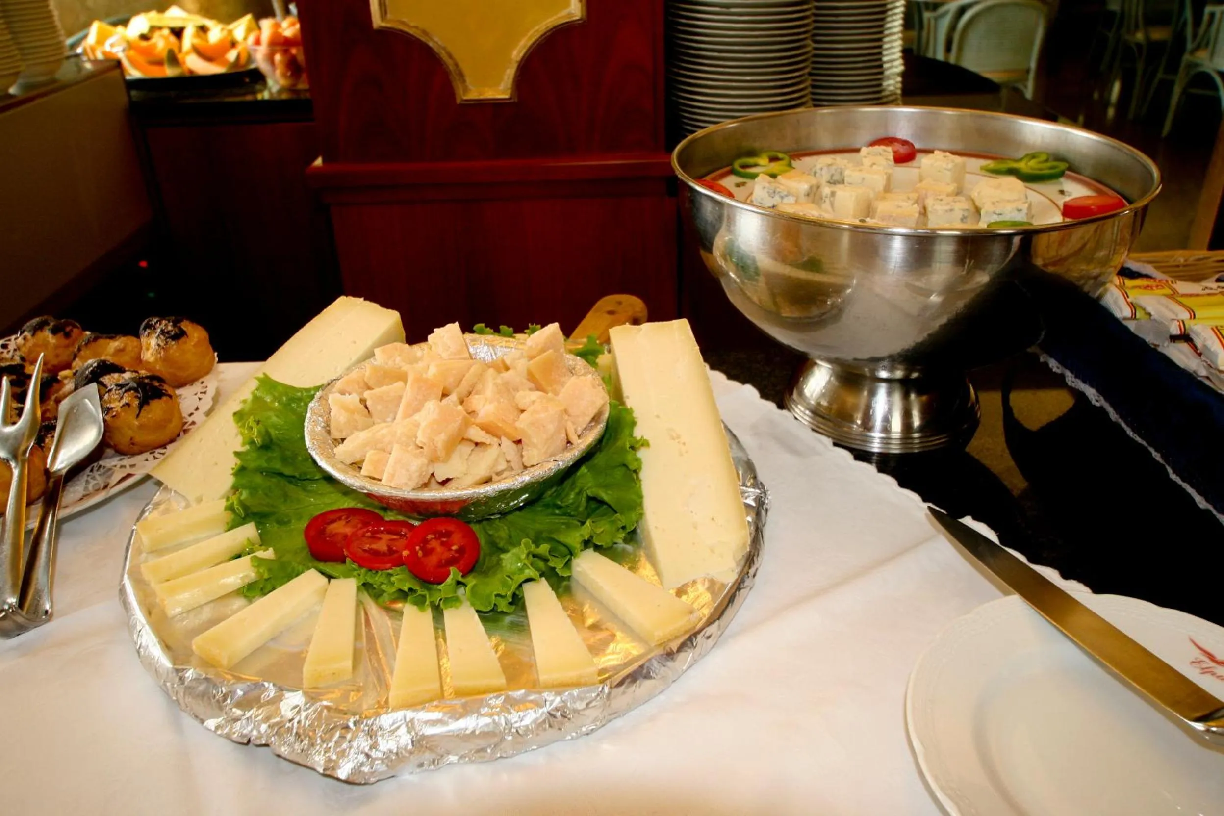 Restaurant/places to eat in Hotel Elpiro