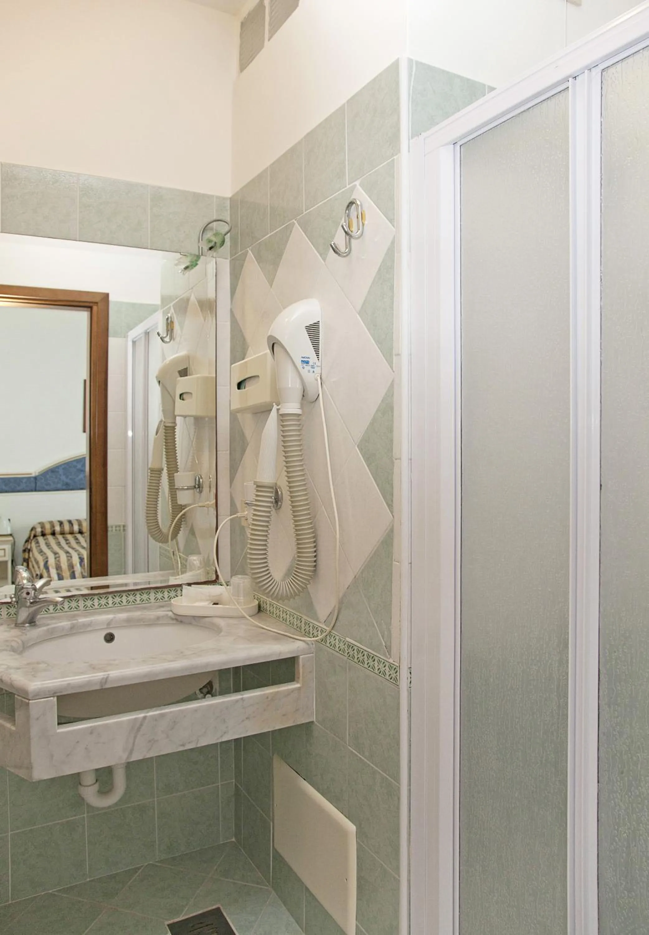 Bathroom in Hotel Elpiro