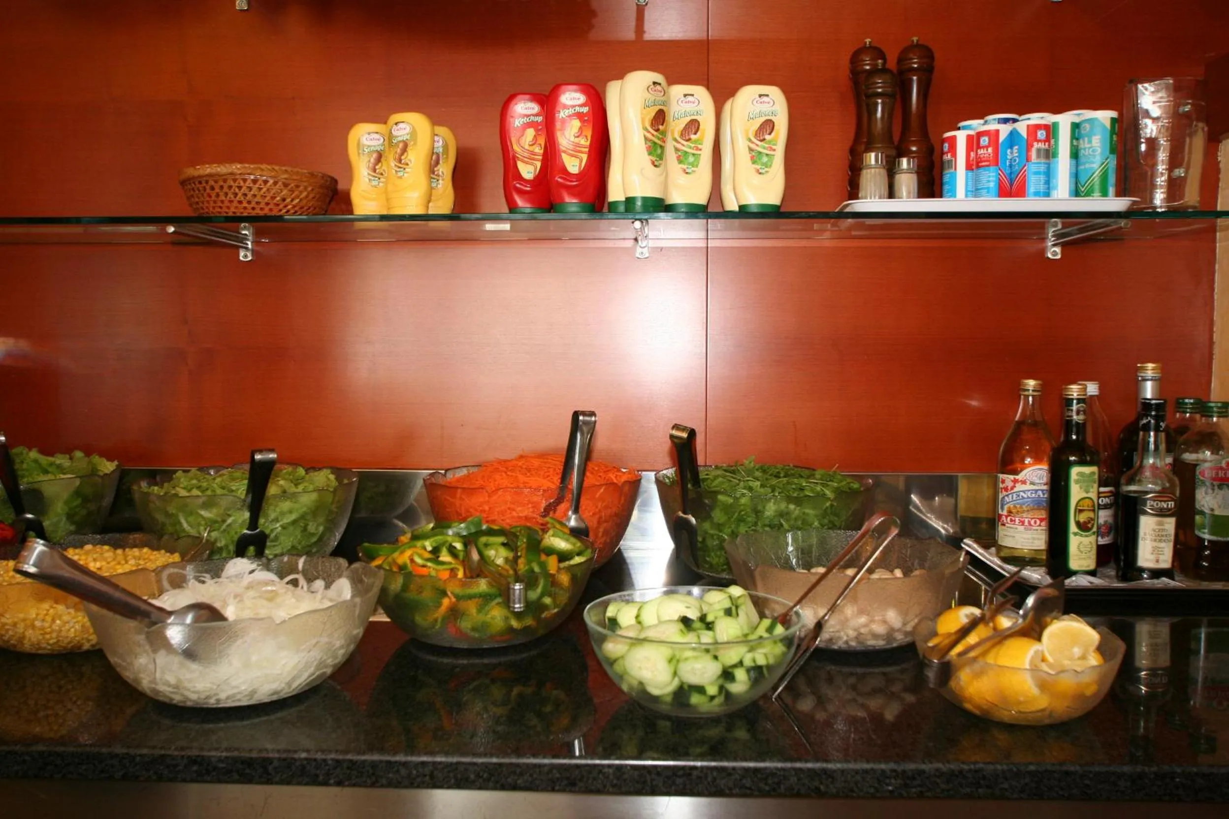 Restaurant/places to eat in Hotel Elpiro