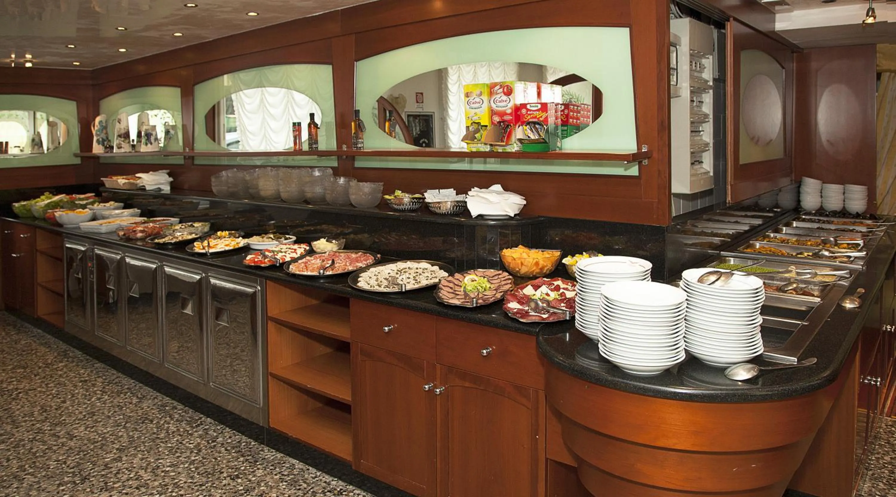 Lunch in Hotel Elpiro