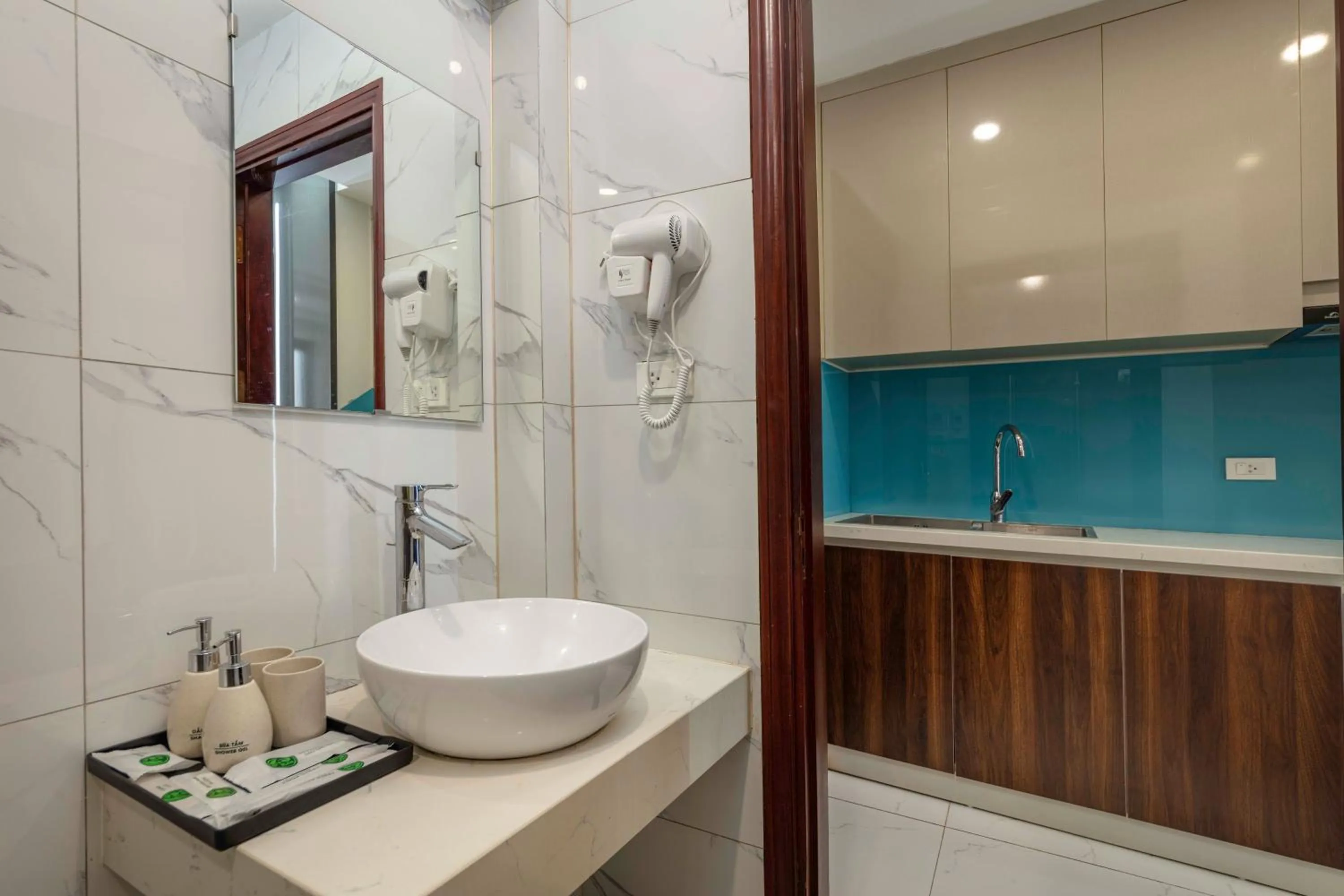 Toilet in Infinity HaNoi Hotel & Travel