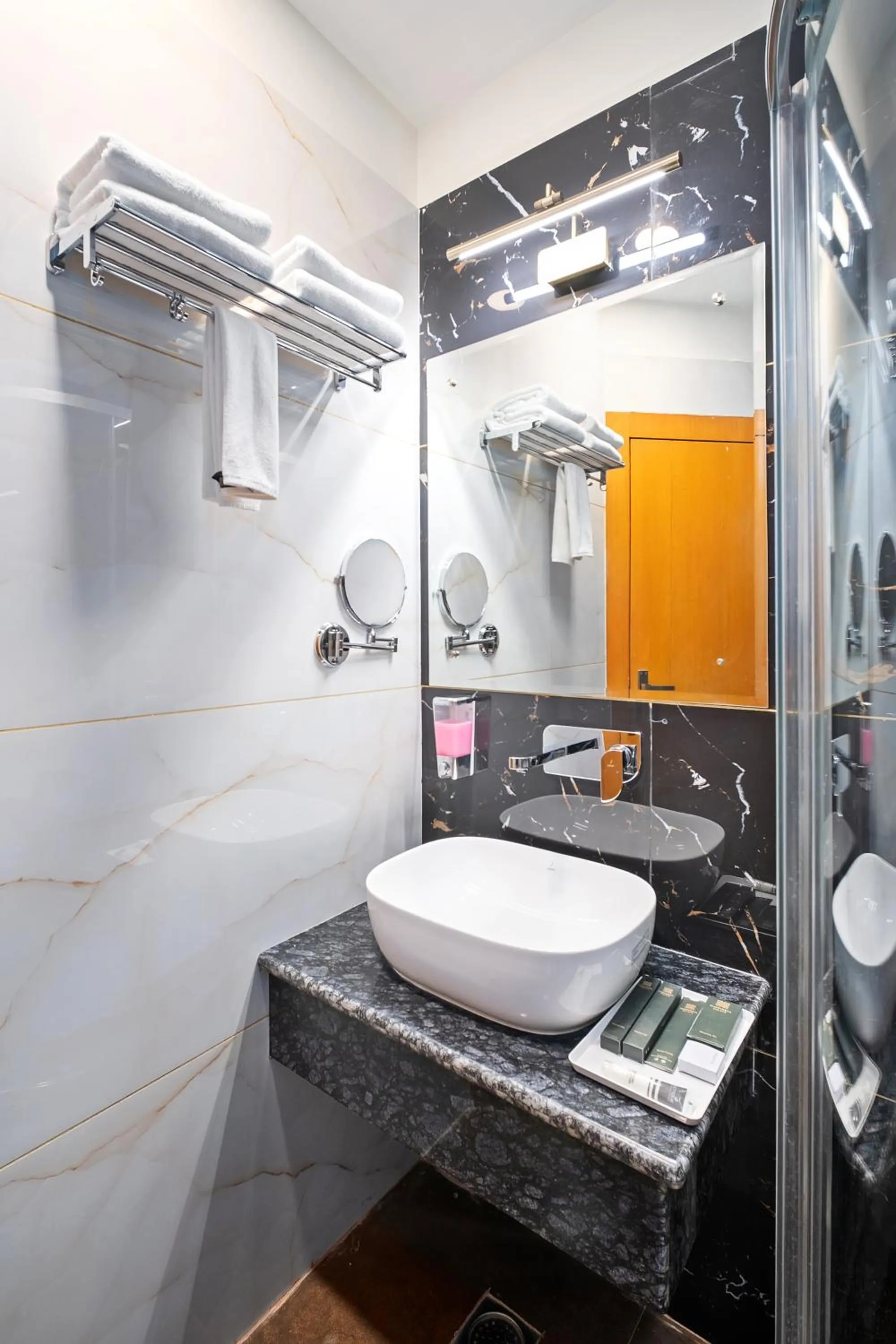 Shower in Padmshree Palace