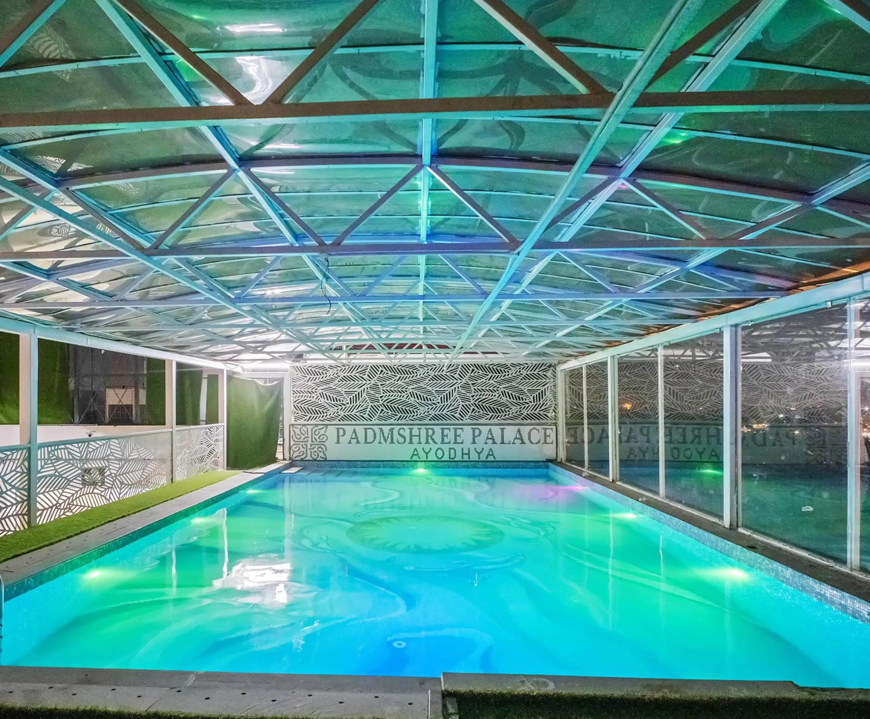 Swimming pool in Padmshree Palace