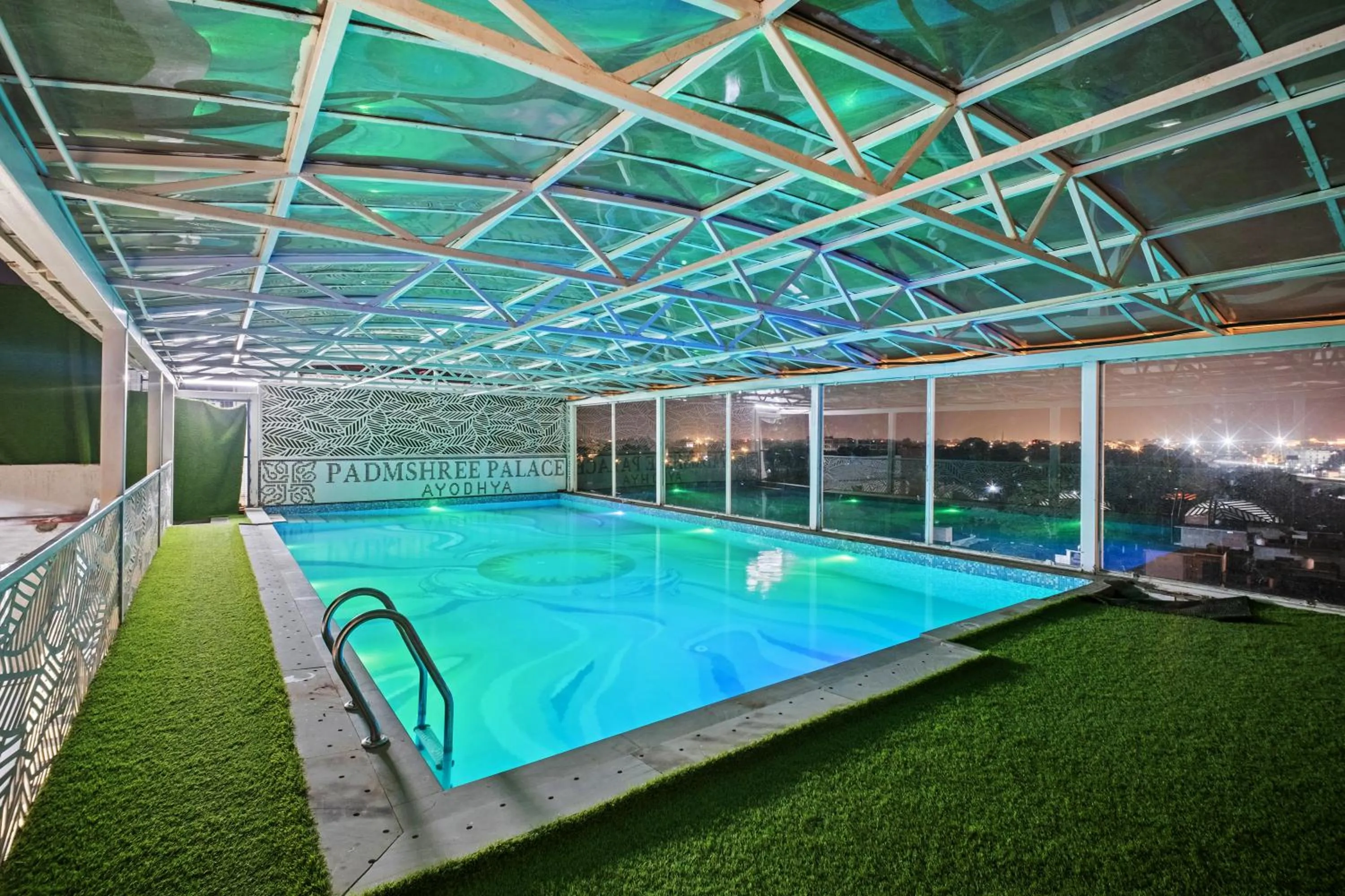 Swimming pool in Padmshree Palace