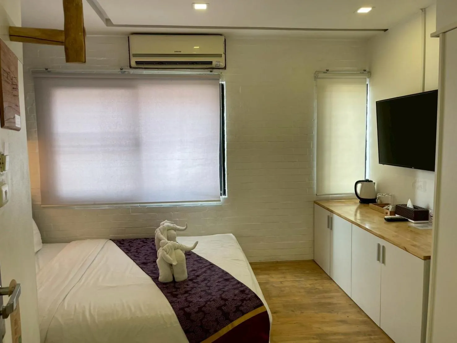 TV and multimedia, Bed in The Guest Arak Boutique Hotel