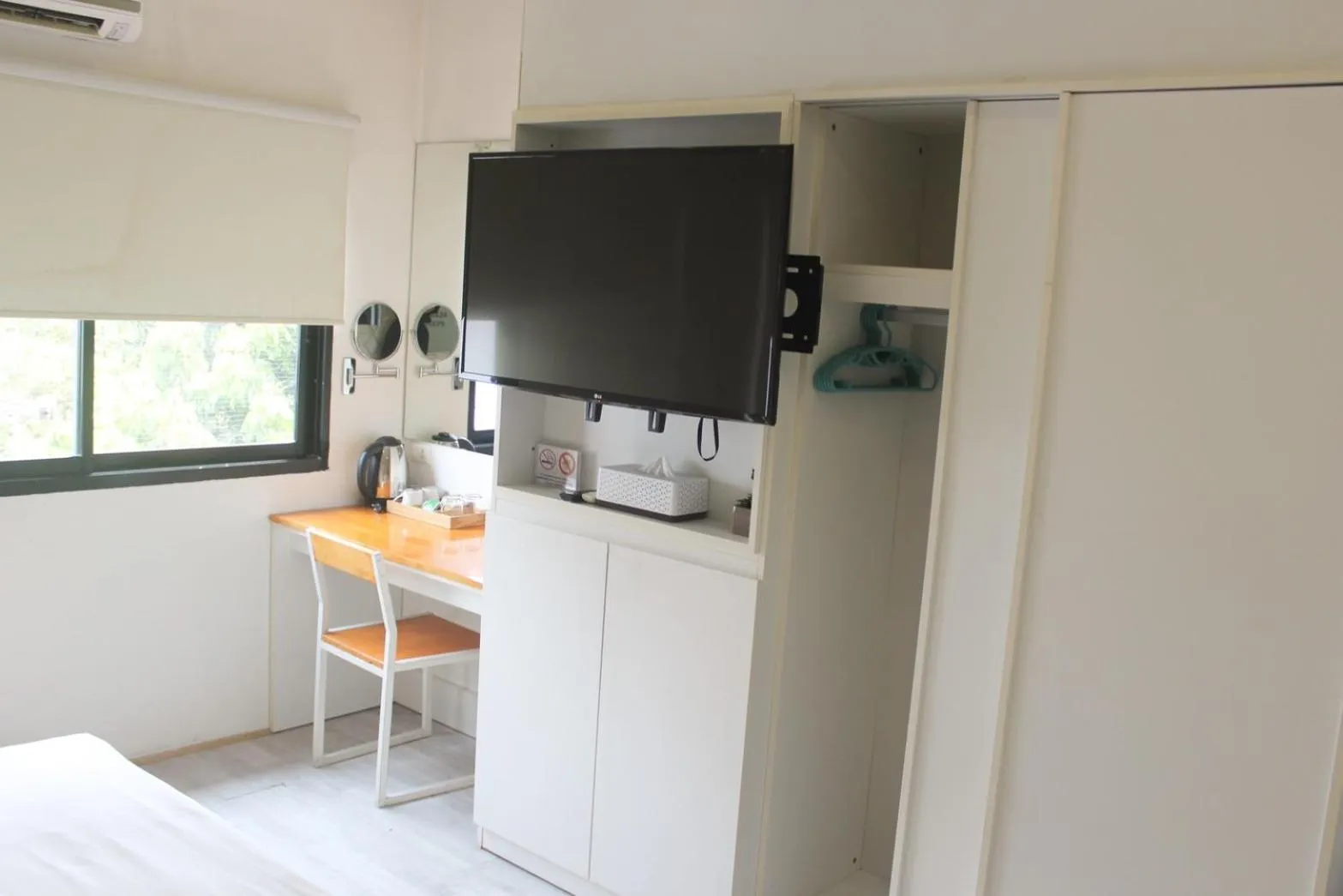 TV and multimedia in The Guest Arak Boutique Hotel