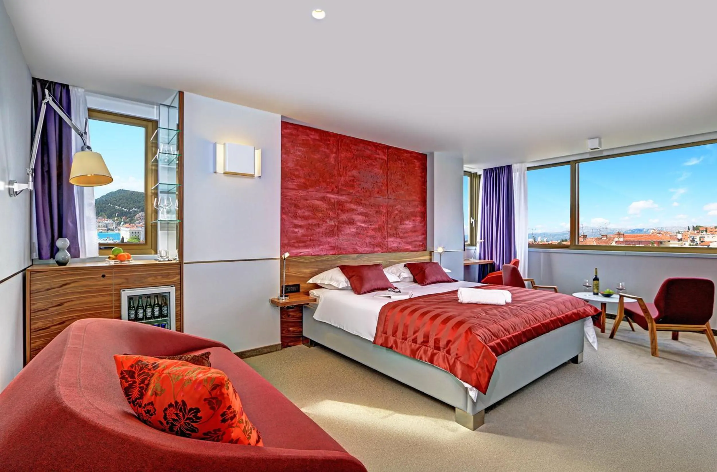 City view, Bed in Horizon Luxury Suites & Design Rooms