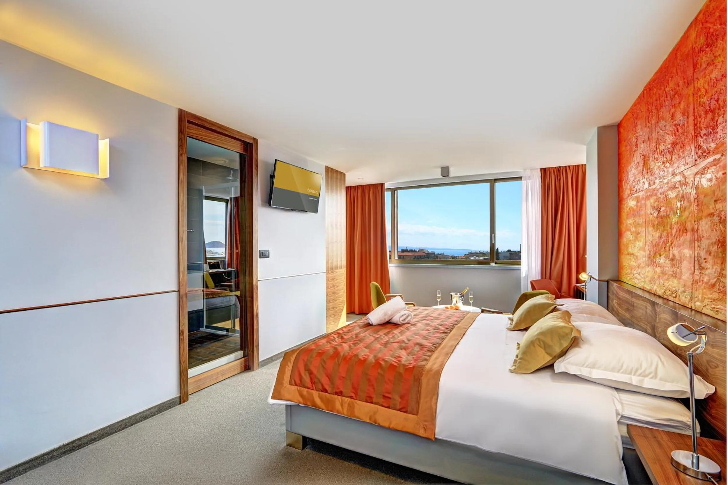 Sea view, Bed in Horizon Luxury Suites & Design Rooms