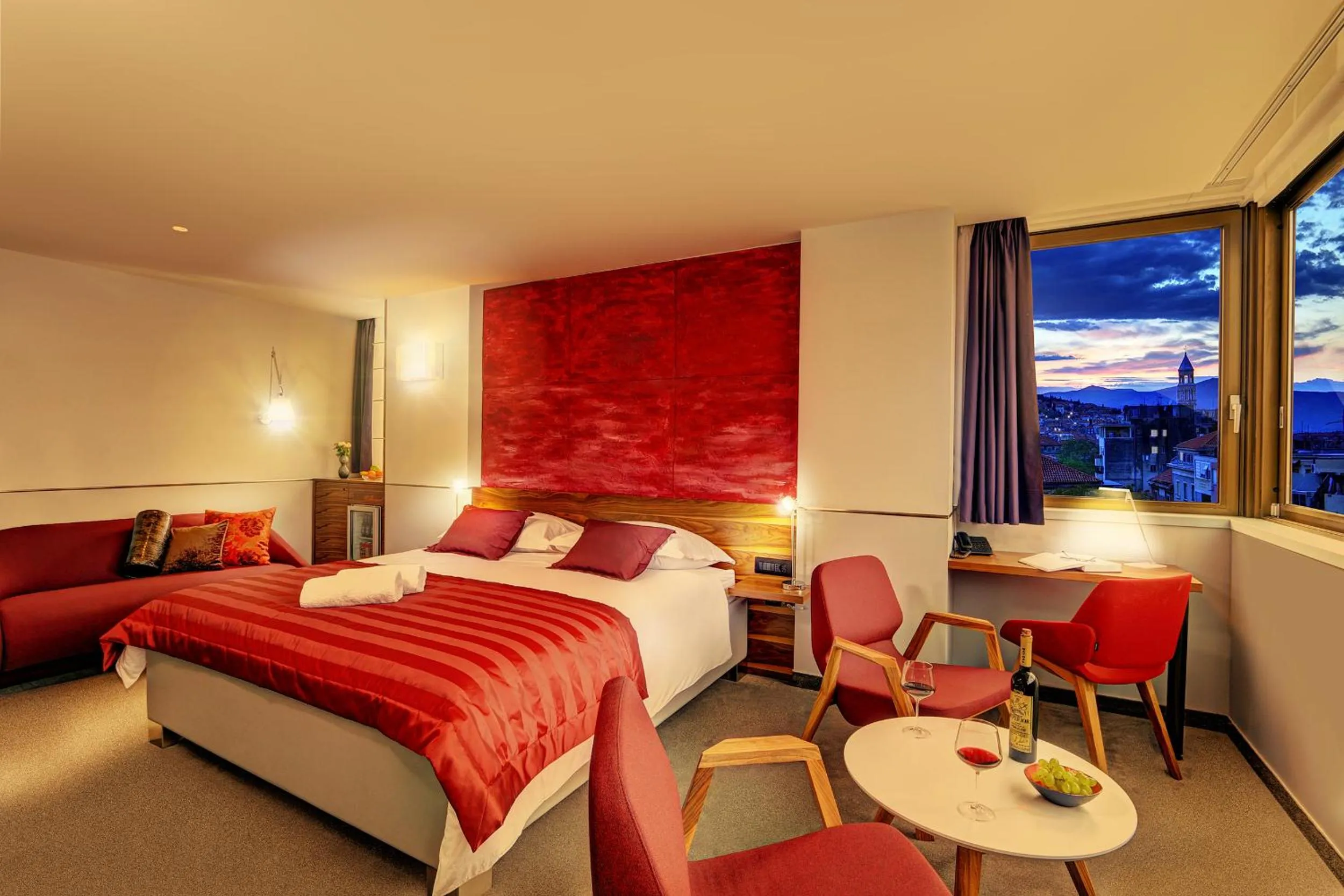 Landmark view, Bed in Horizon Luxury Suites & Design Rooms