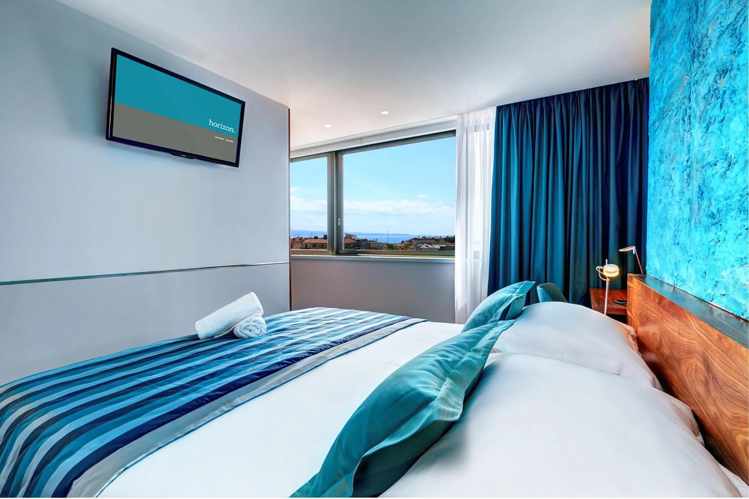 Sea view, Bed in Horizon Luxury Suites & Design Rooms