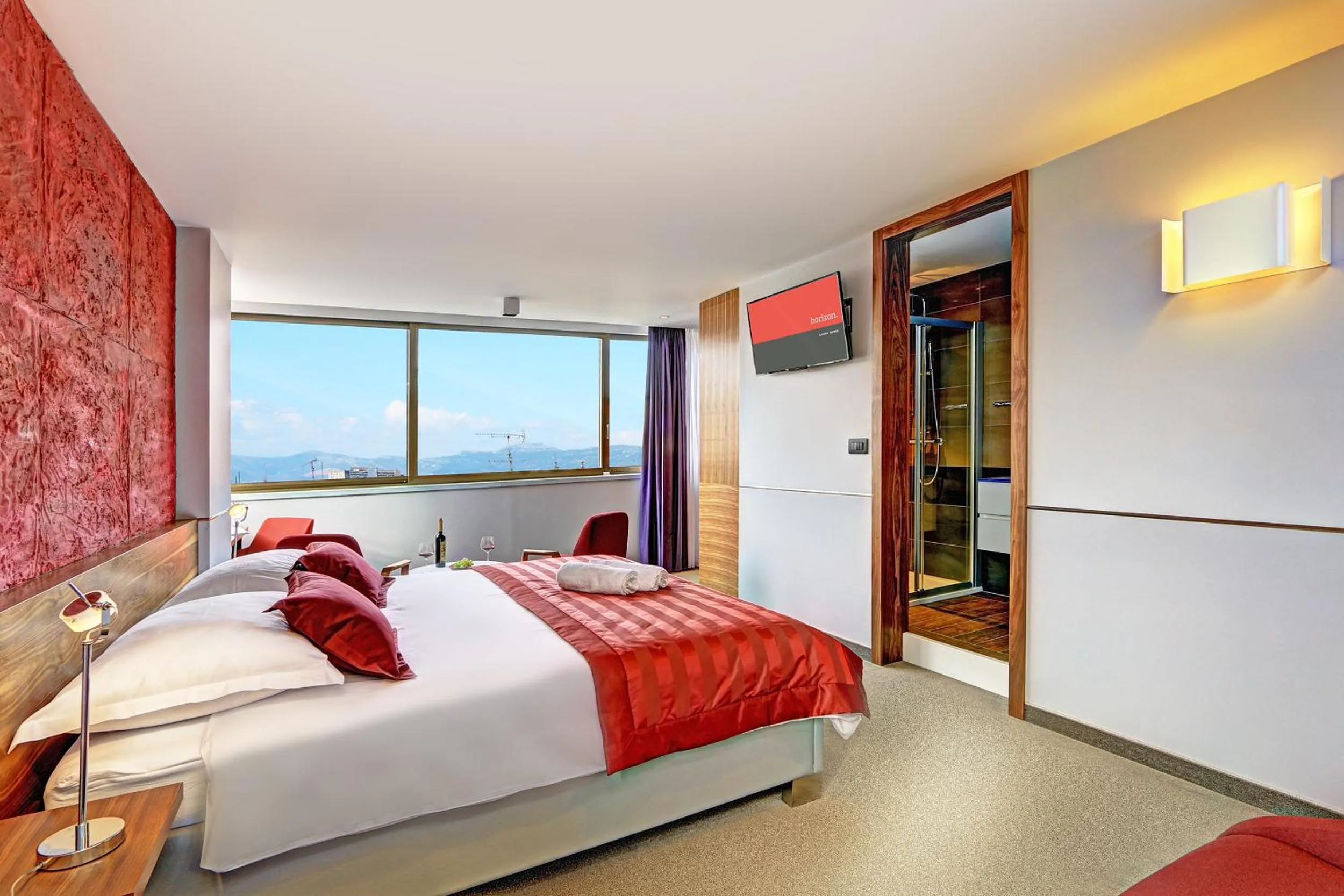 Mountain view, Bed in Horizon Luxury Suites & Design Rooms