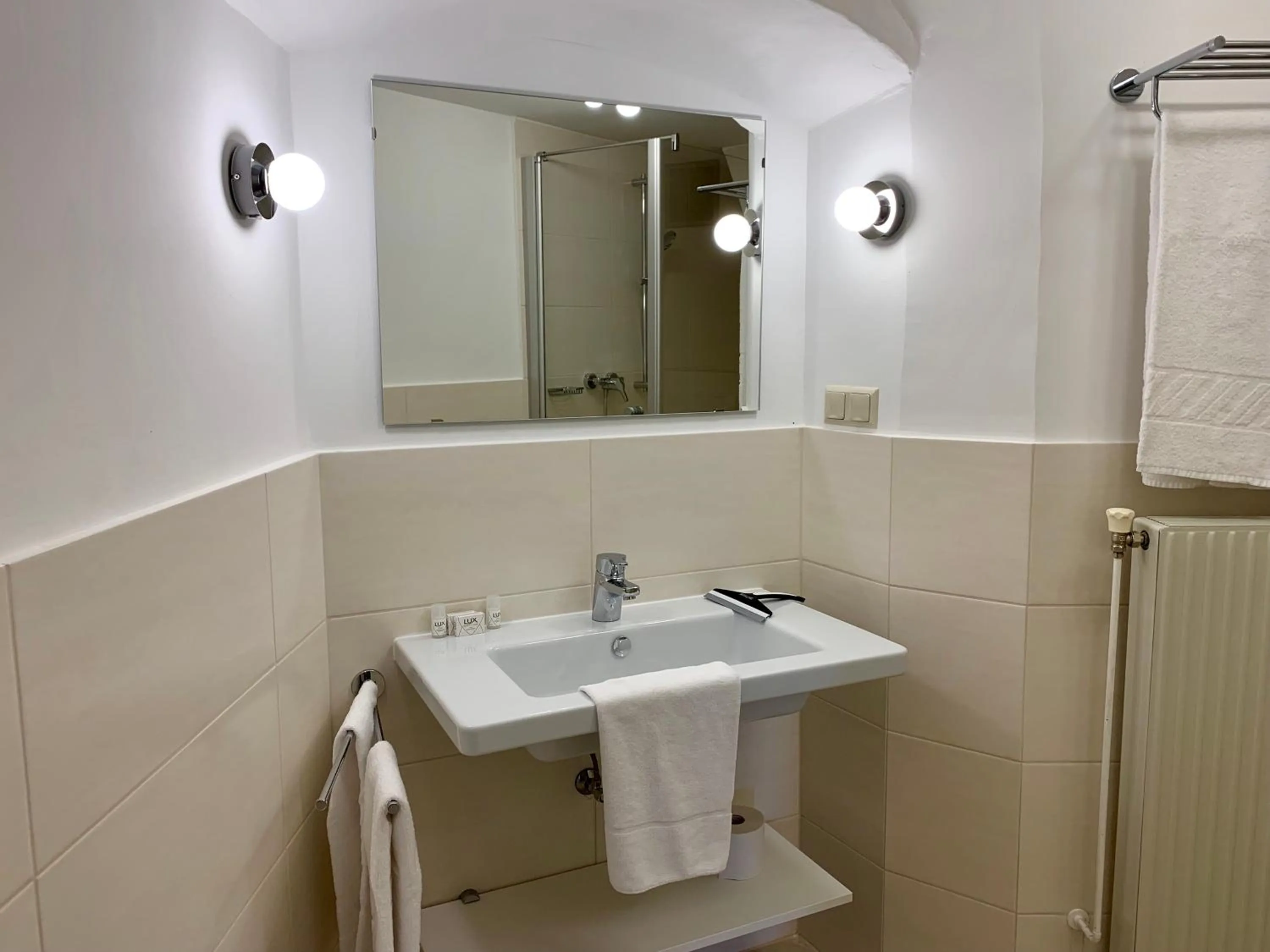 Bathroom in Rathauskeller Melk