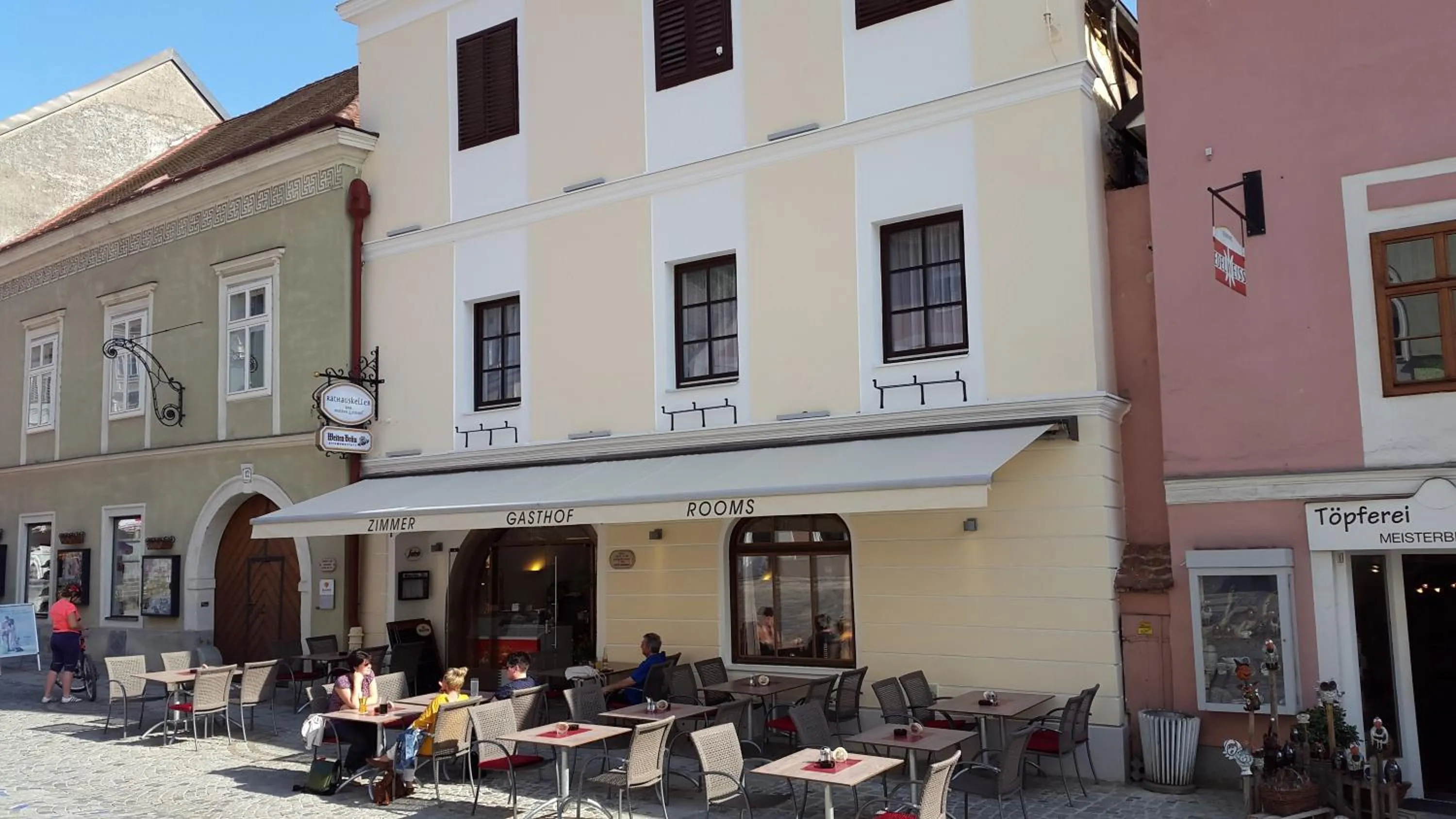 Patio in Rathauskeller Melk