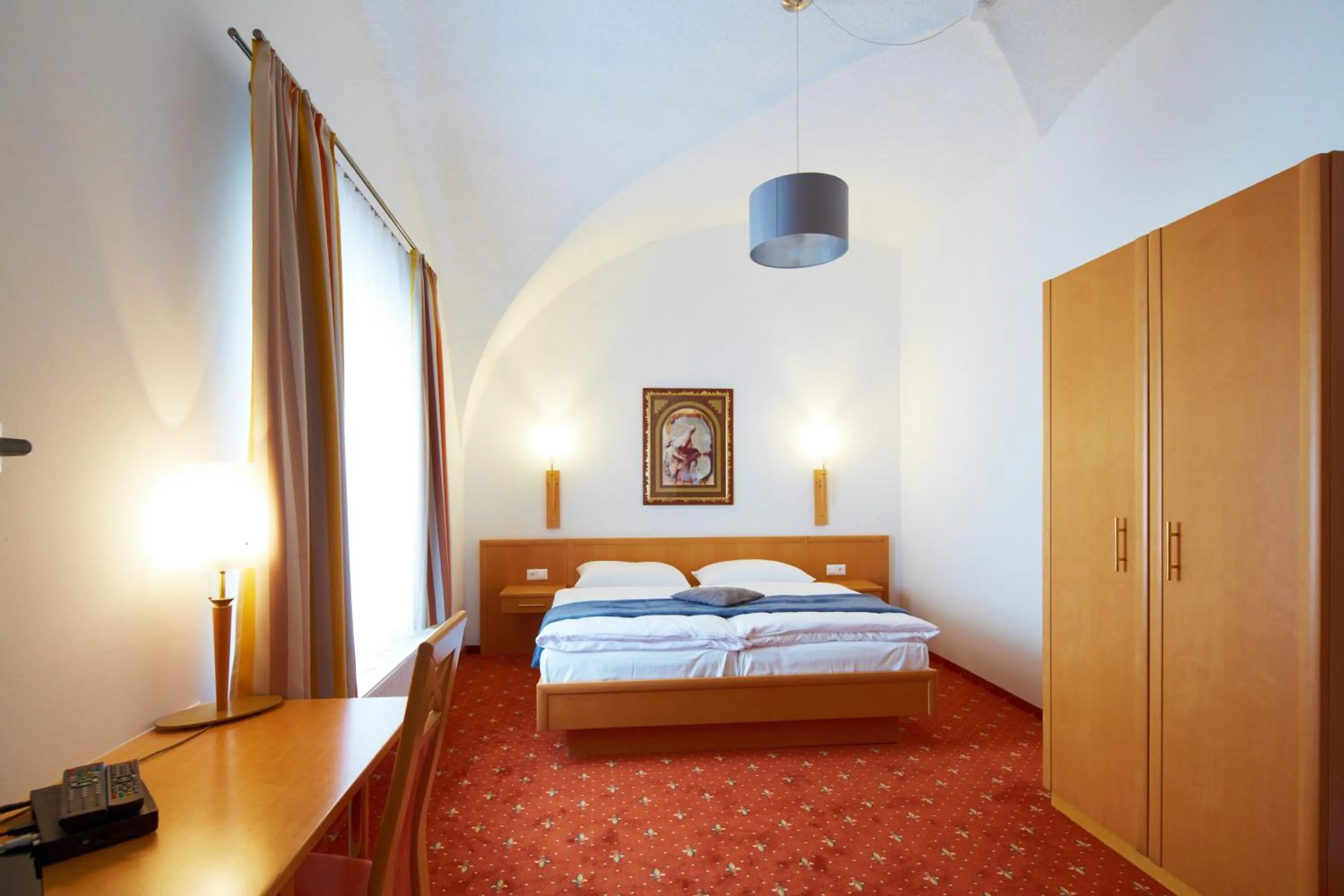 Photo of the whole room, Bed in Rathauskeller Melk