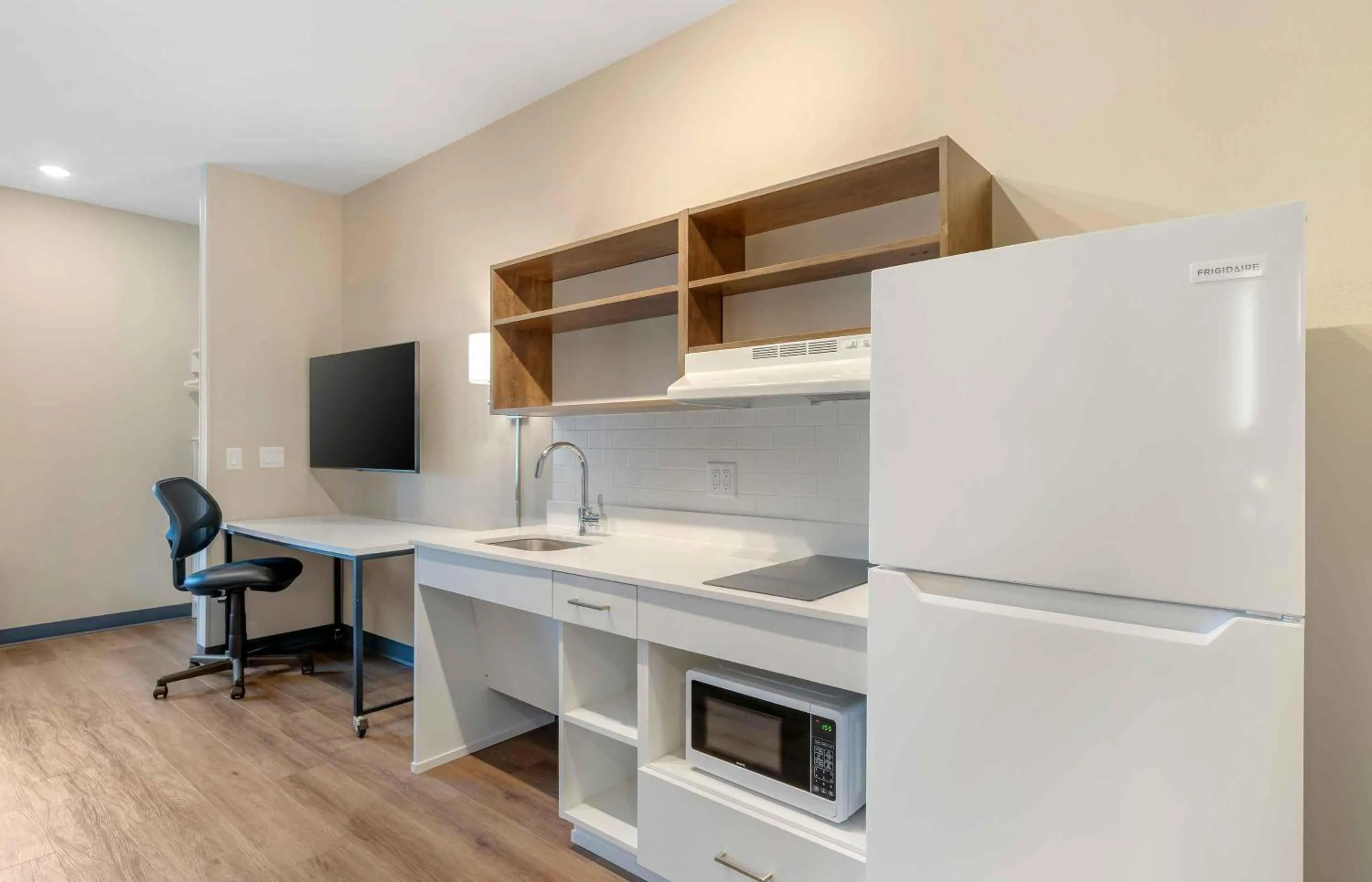 Kitchen or kitchenette in Extended Stay America Premier Suites Phoenix Chandler Airport