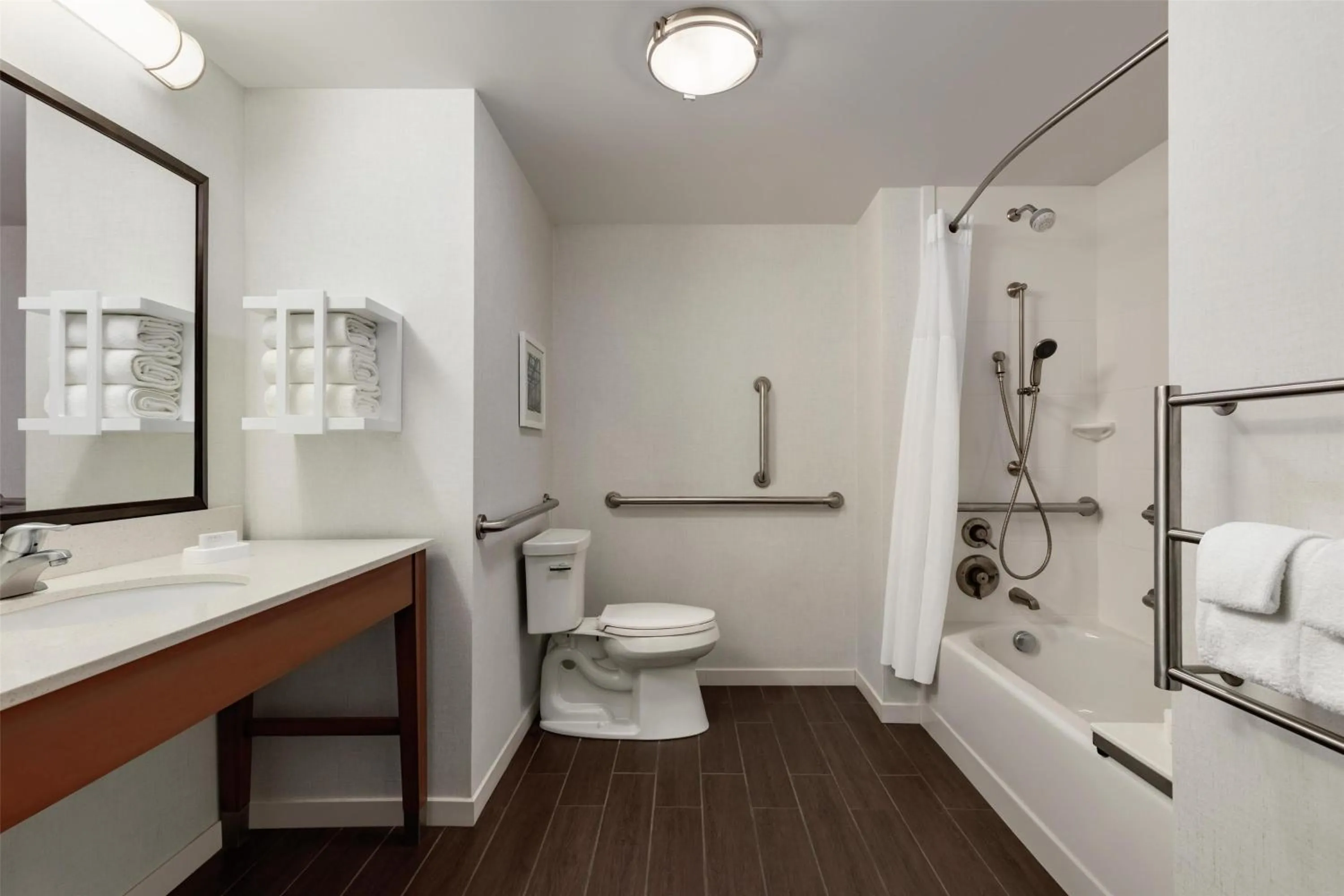 Bathroom in Hampton Inn & Suites - Pittsburgh/Harmarville, PA